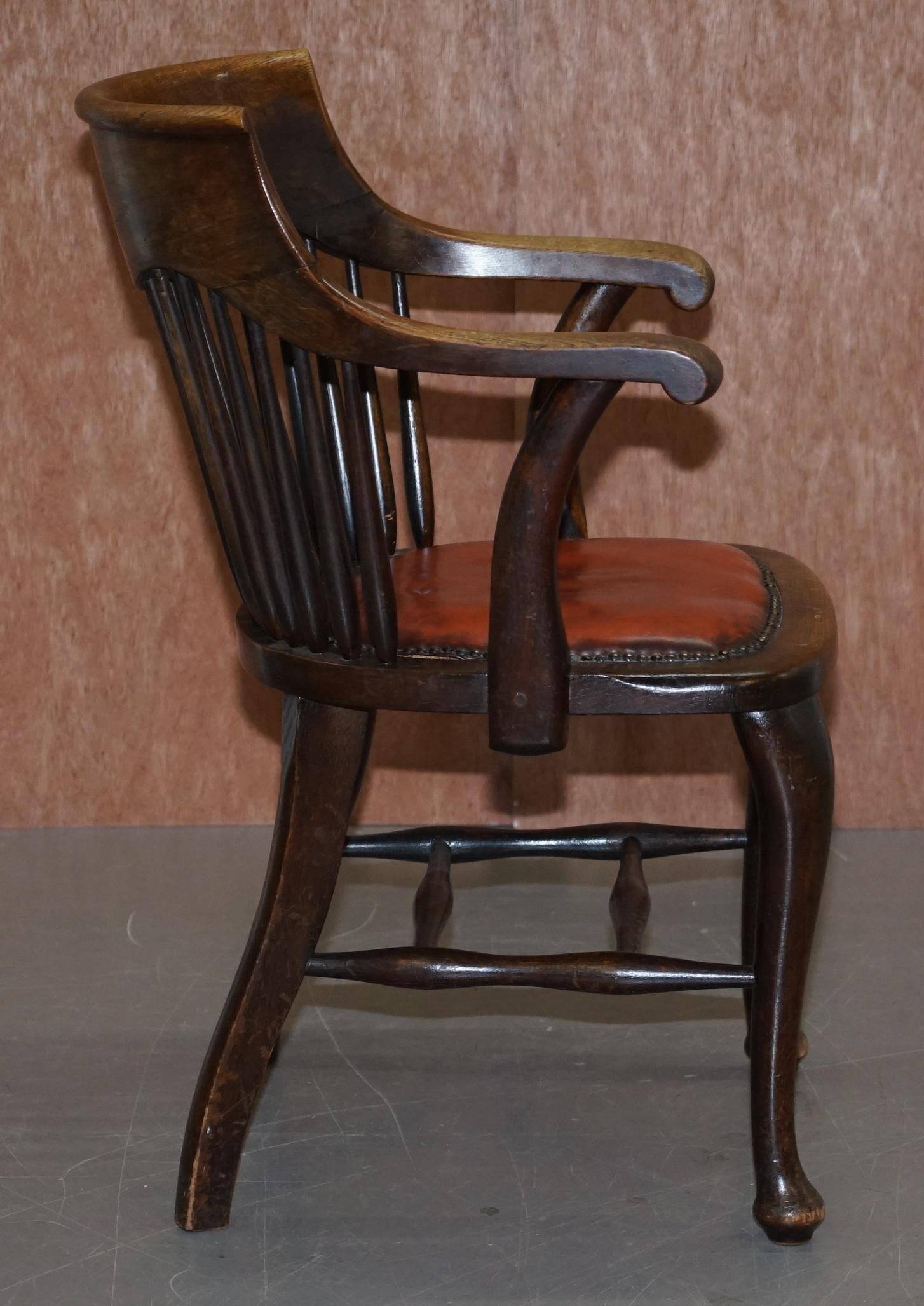 Chaise de capitaine anglaise antique édouardienne en chêne Ralph Johnson
