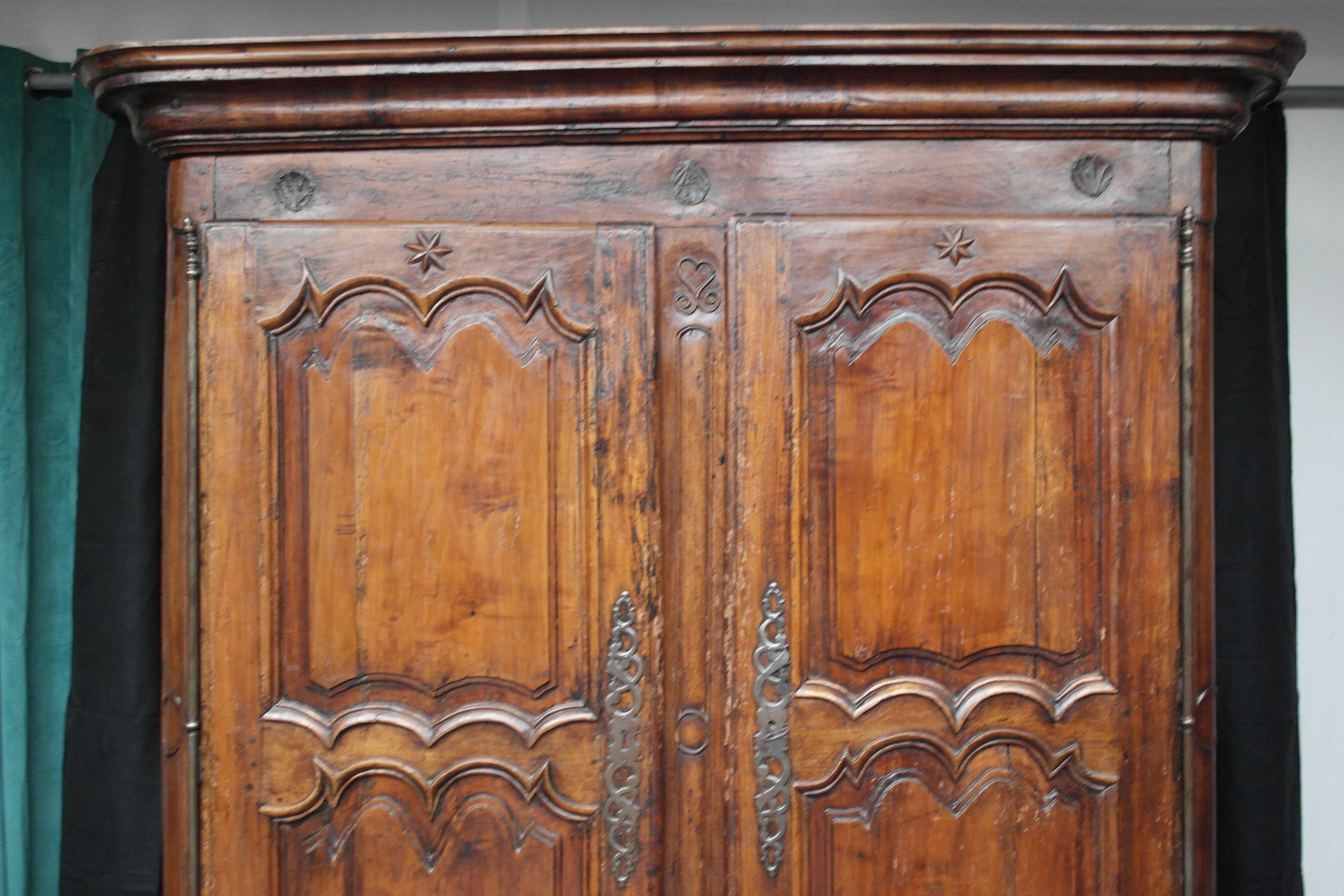 Walnut cabinet, 18th