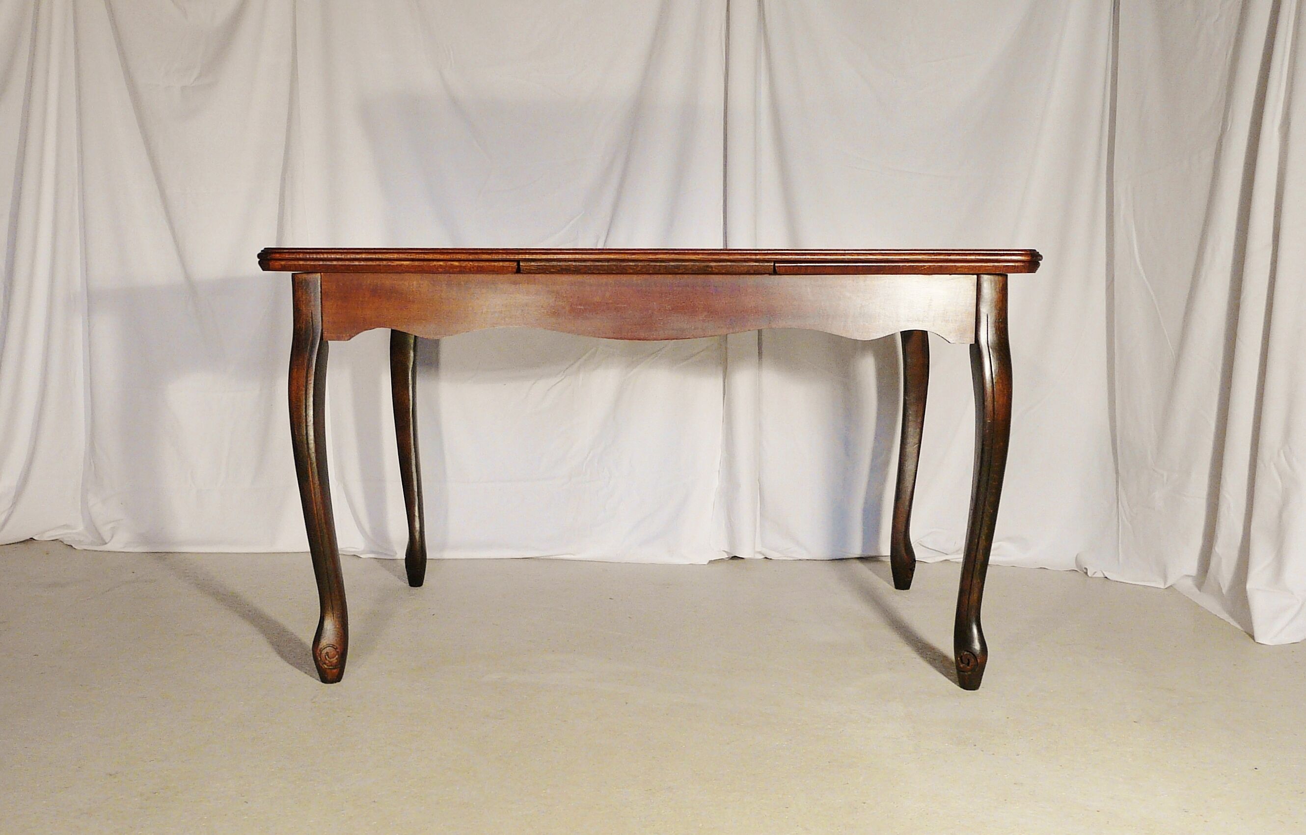 Stretchrectangular regency-style table in solid wood