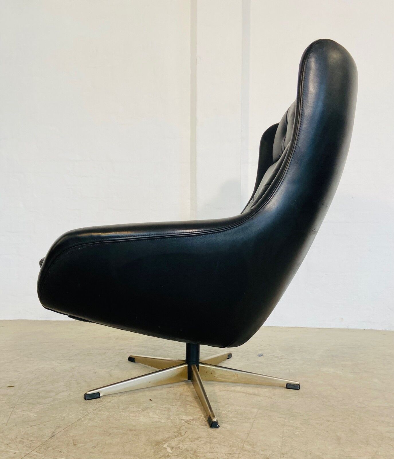 Vintage Danish mid-century black leather swivel chair, 1970s