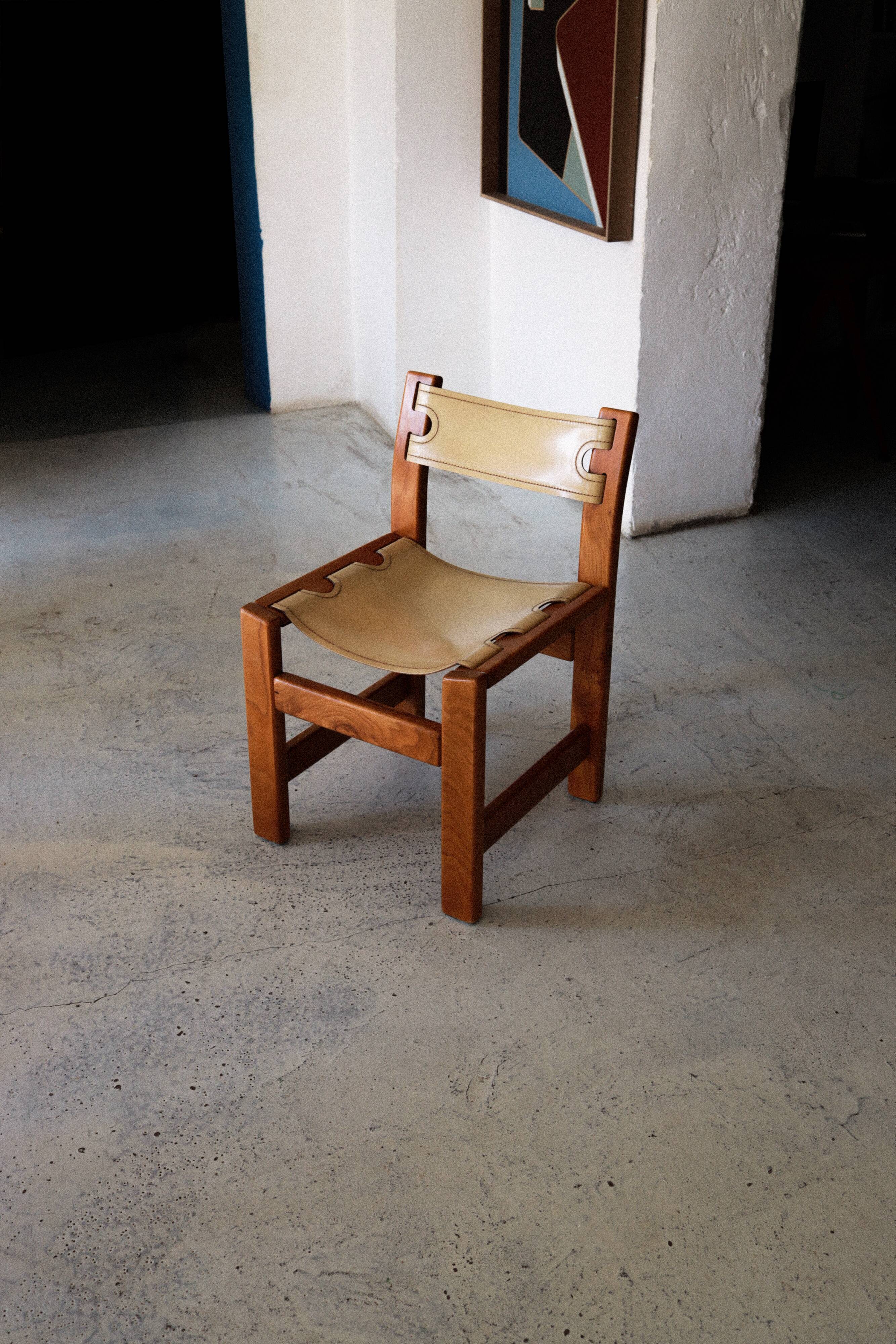 4 chairs in elm and leather Maison Regain