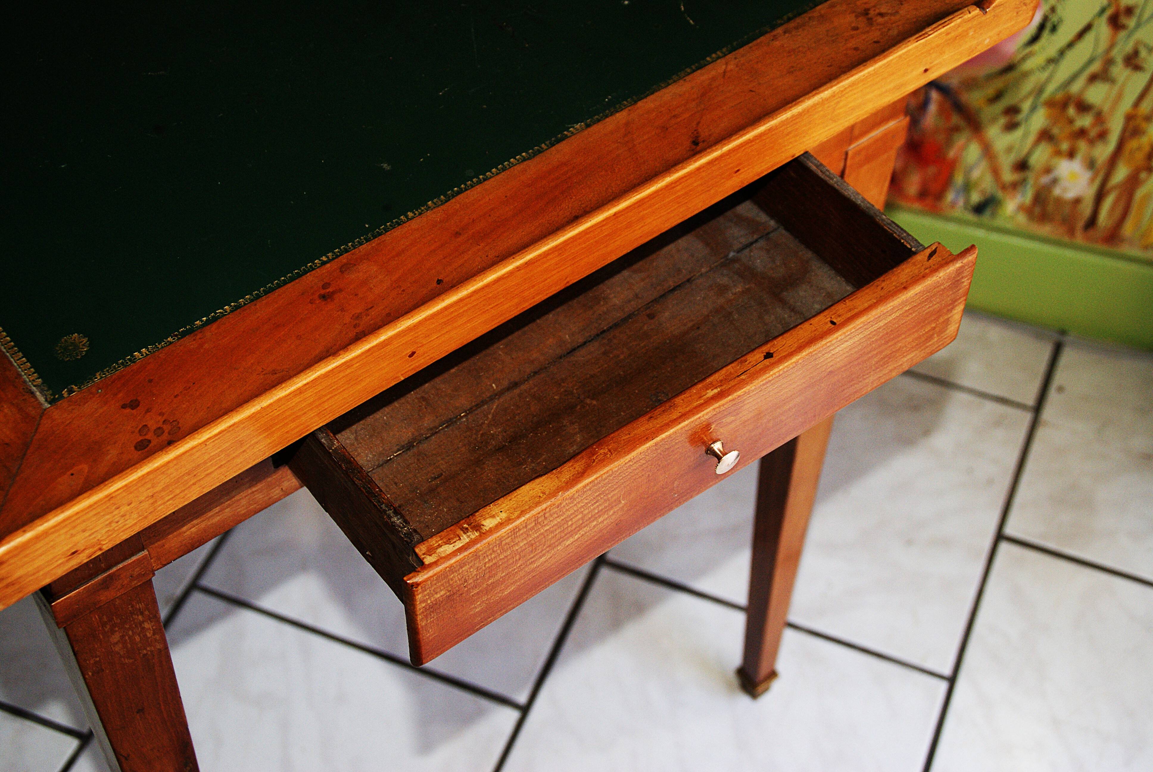 Small writing table Louis XVI