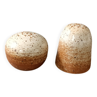 Pepper and salt shaker set in stoneware, Flanders Pottery 1970.