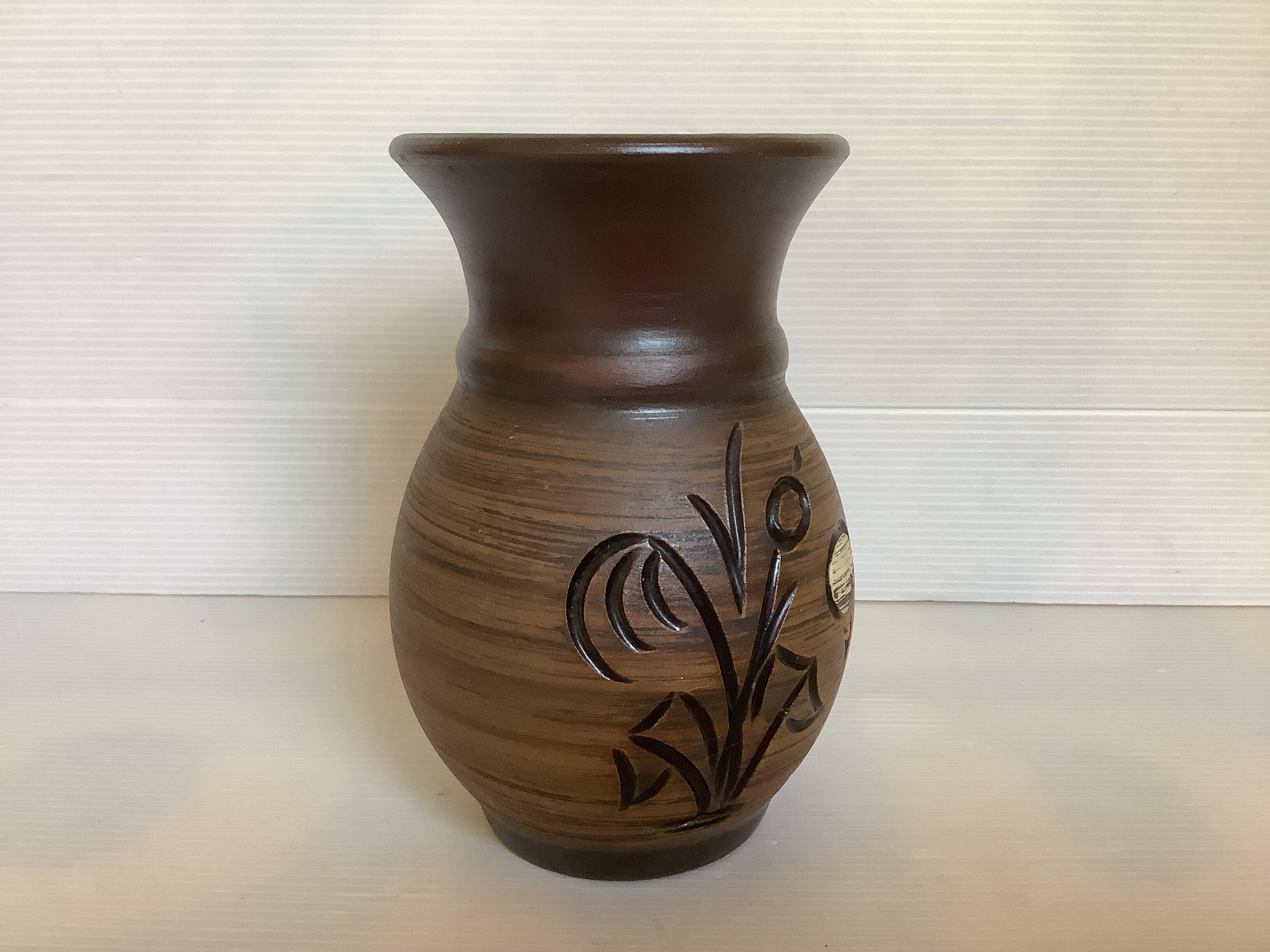 Zoomorphic vase with a swan