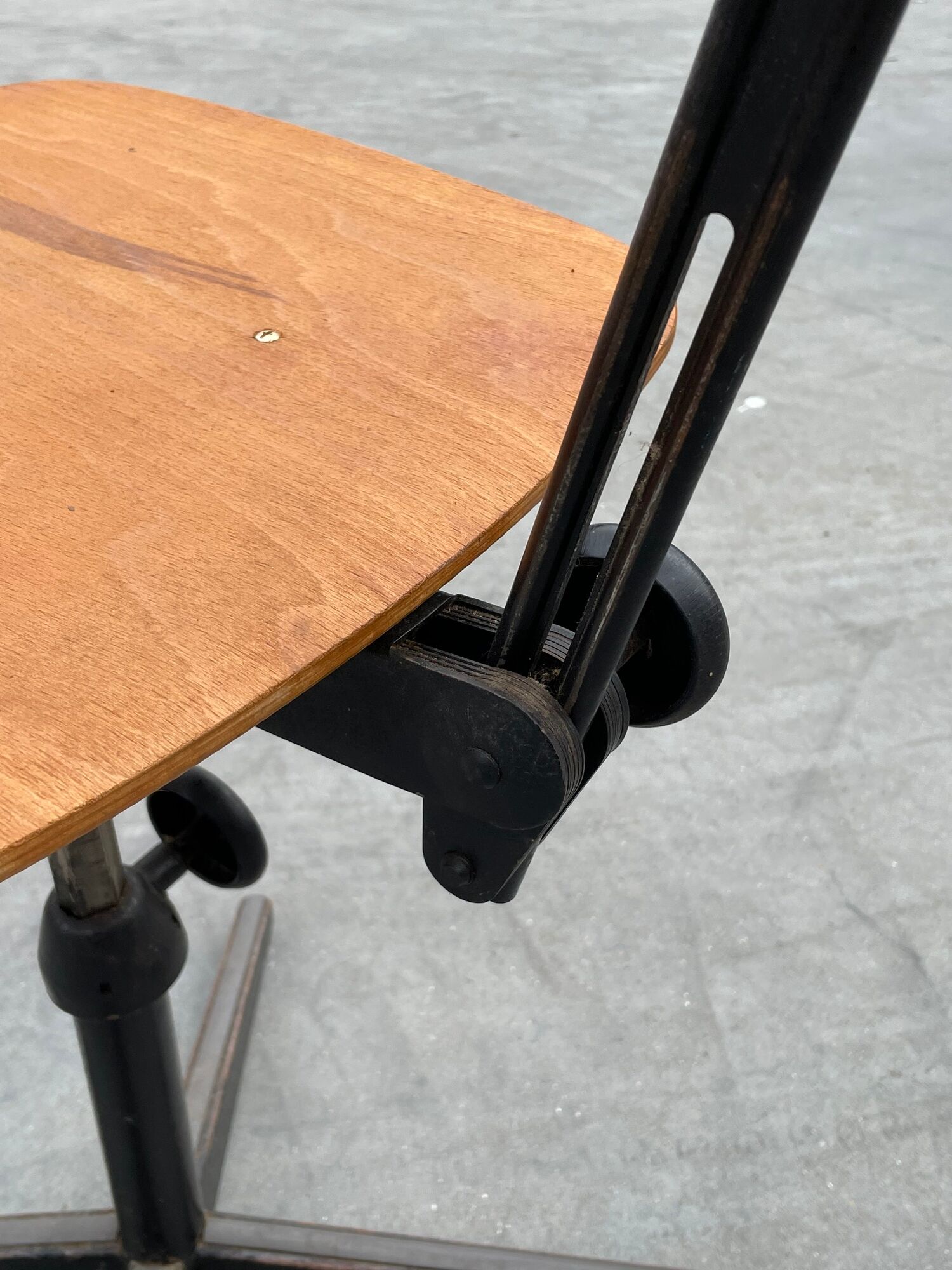 Friso Kramer Ahrend vintage work chair from Cirkel chair workshop design