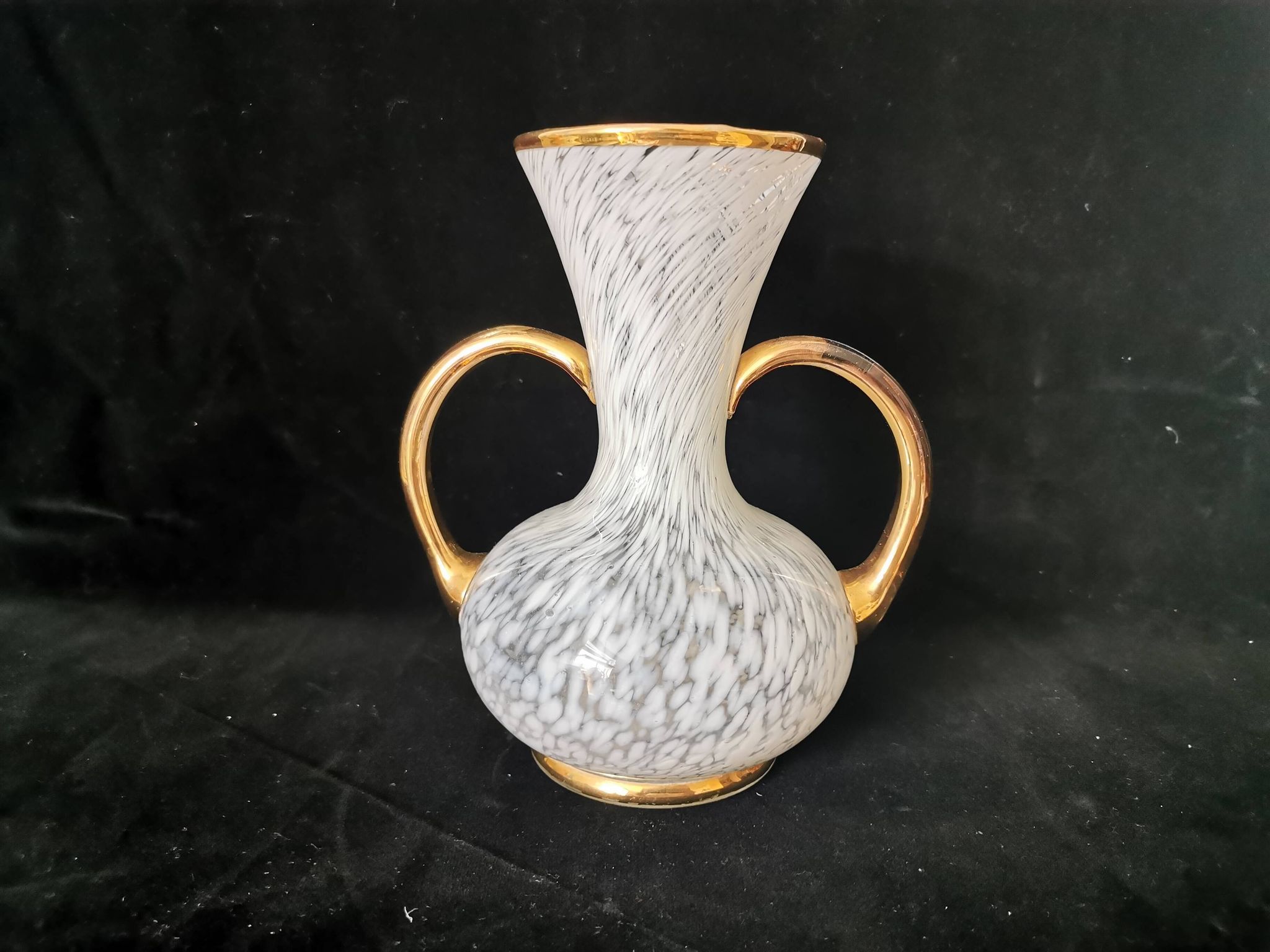 vase en verre de clichy blanc et doré