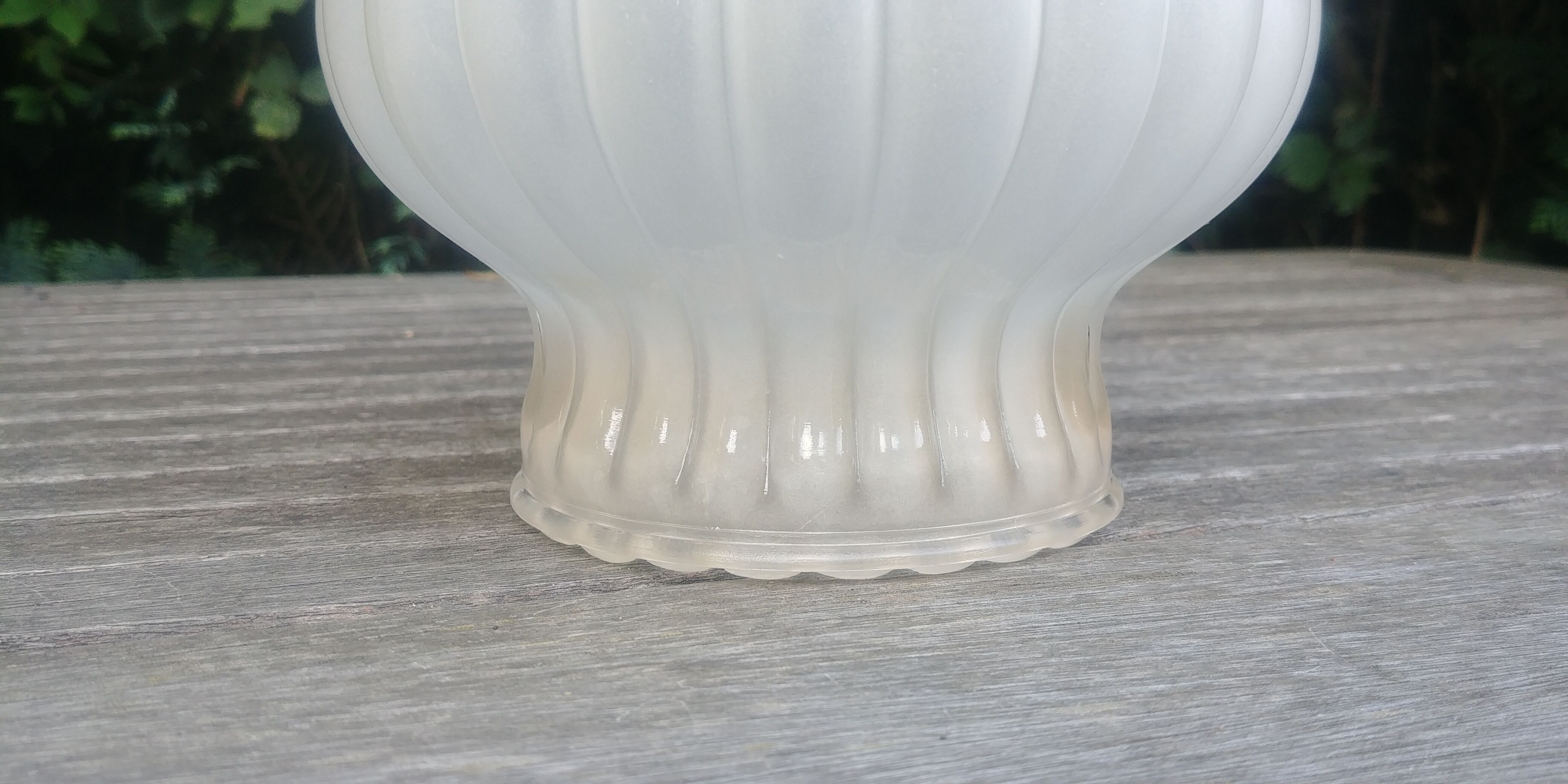 Suspension in vintage frosted glass 70s