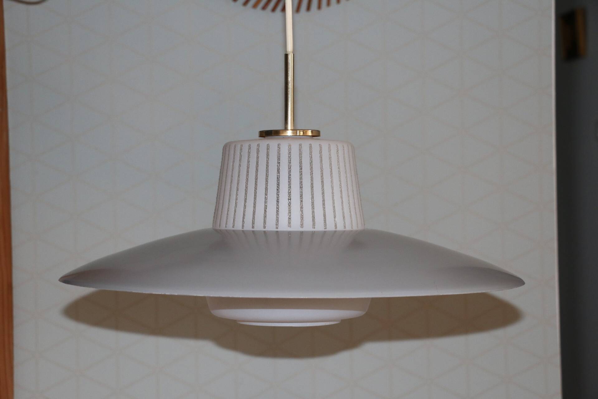 Opaline suspension lacquered steel and brass