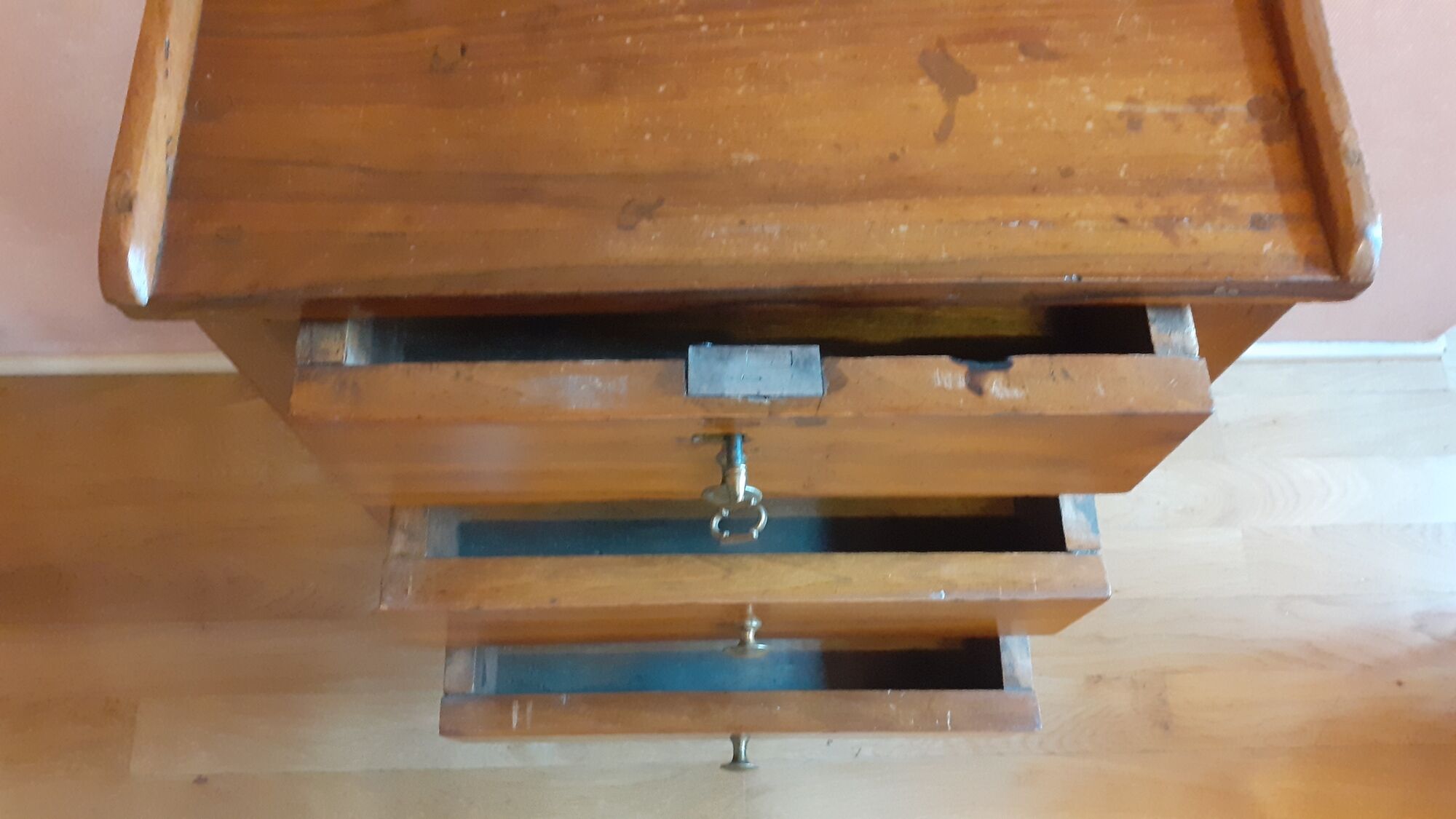 Piece of furniture in blond walnut, 3 drawers, very good condition