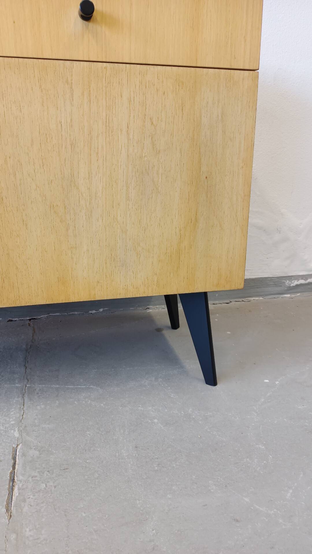 Clear buffet with 2 doors