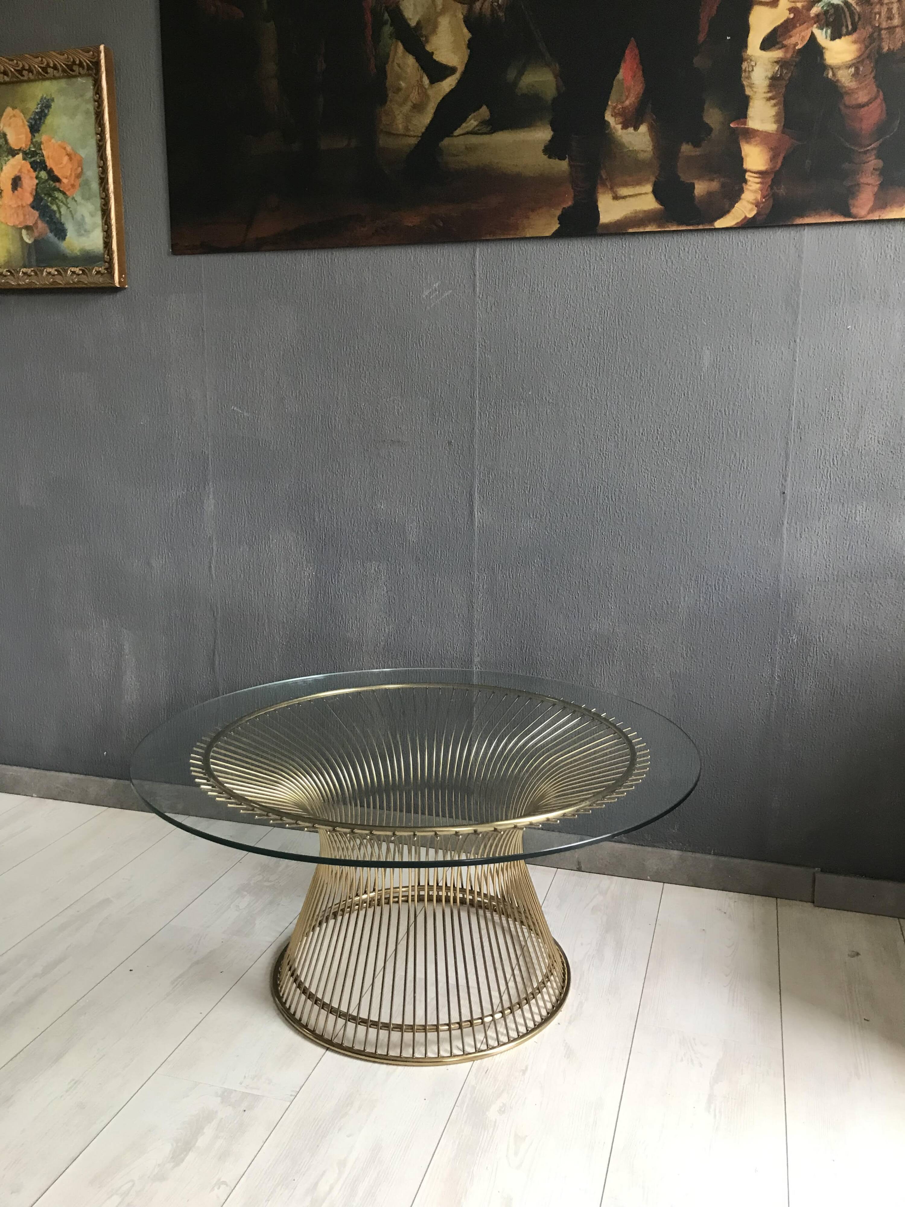 Table basse design en verre et métal doré (80cm)