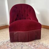 Burgundy velvet armchair – tufted – timeless charm
