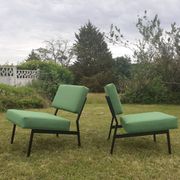 Chauffeuses de style Pierre Guariche, structure métal, années 1960