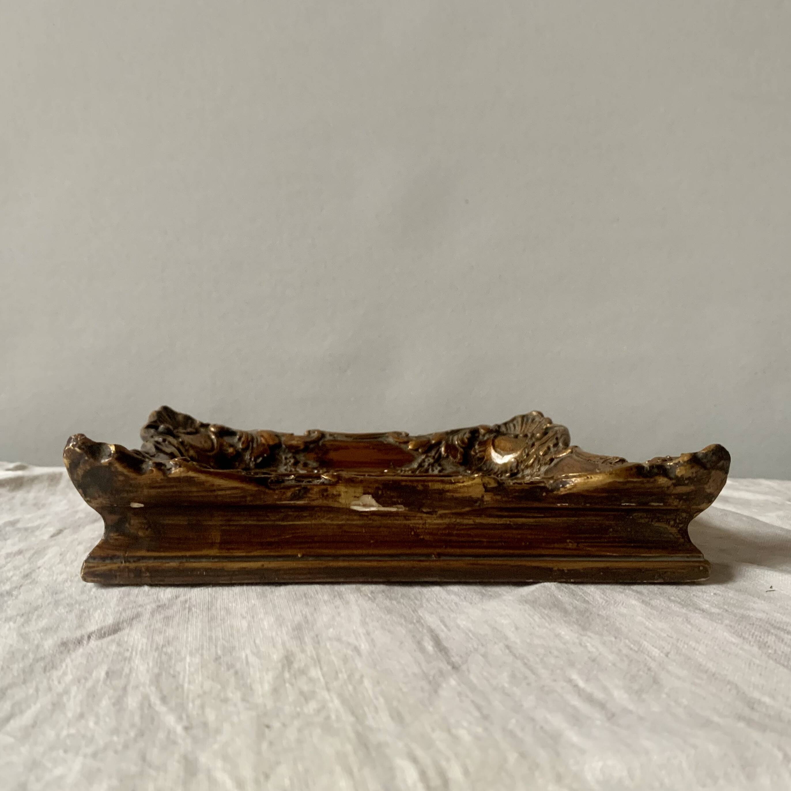 Petit cadre carré en bois sculpté doré style rococo