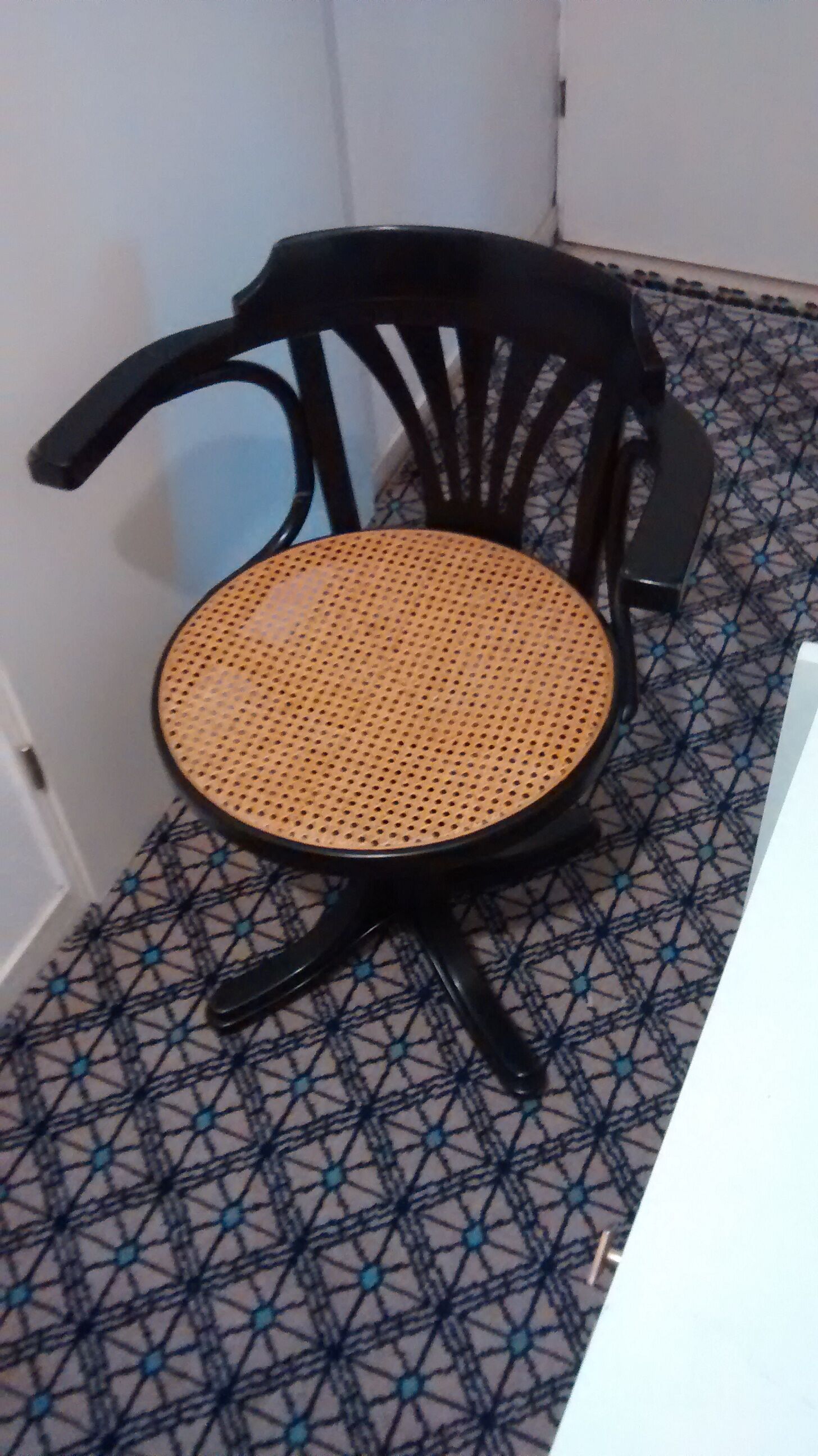 Chania sitting Swivel office chair