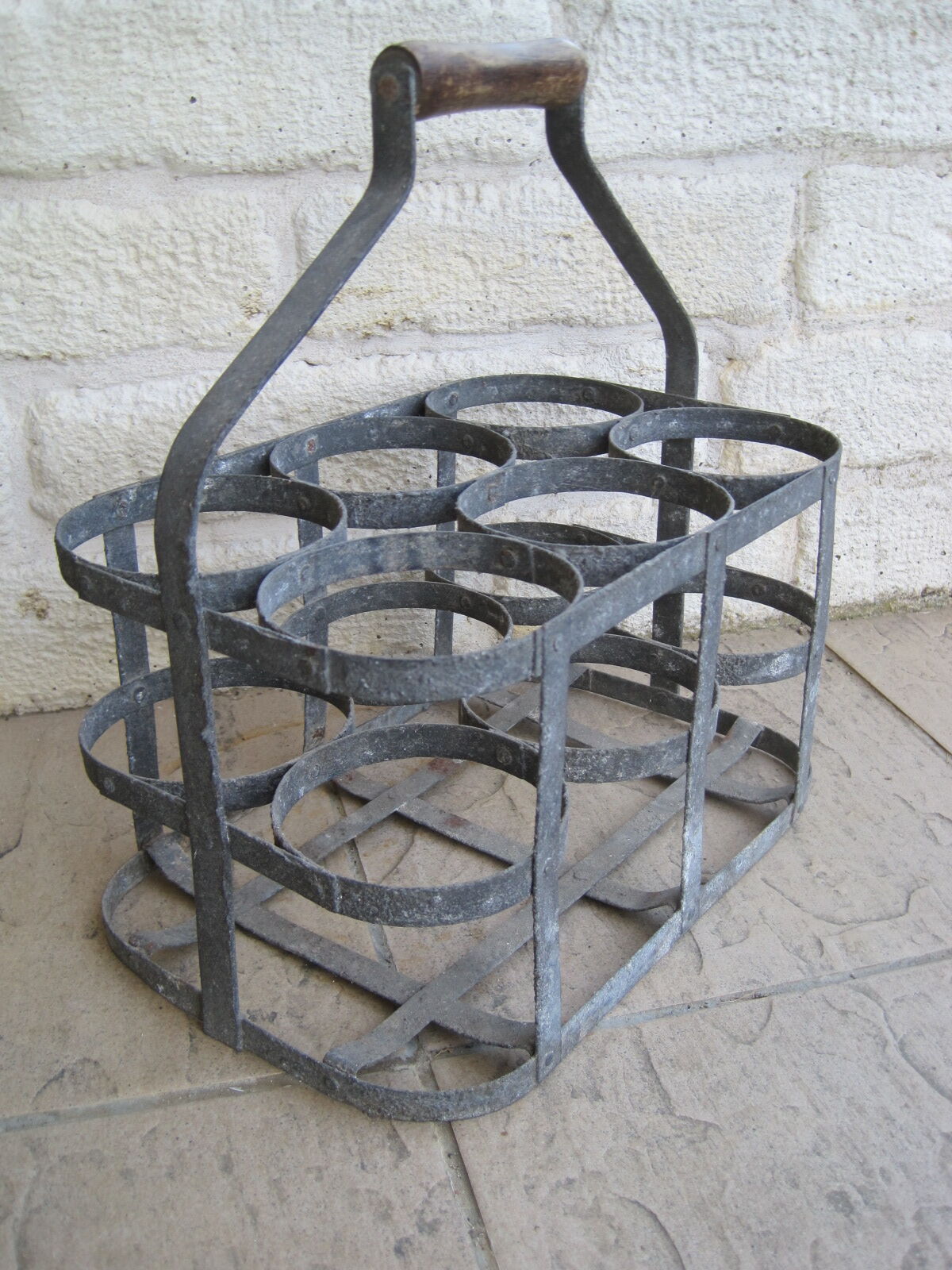 Zinc bottle holder and 6-compartment wooden handle