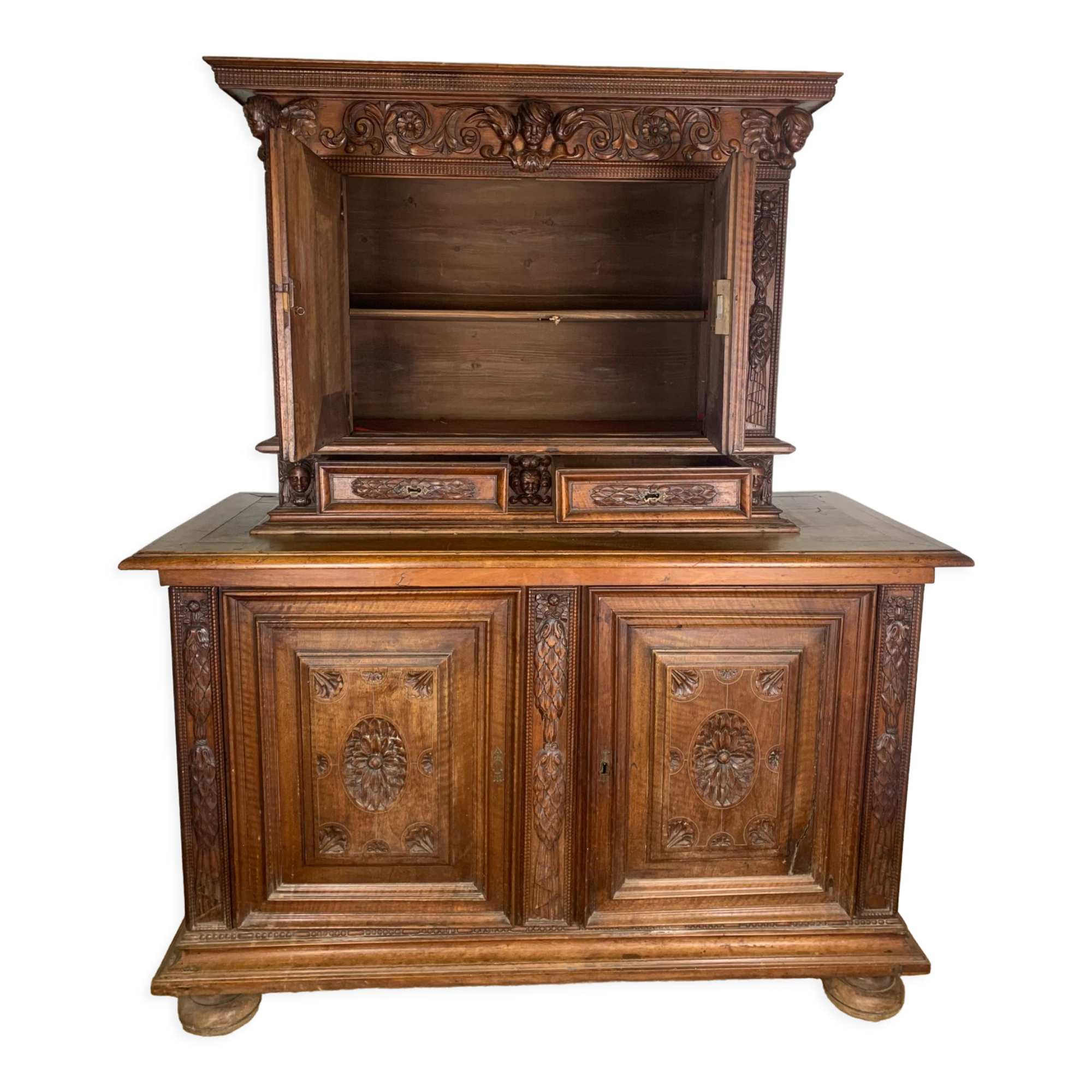 Two-body sideboard with withdrawal