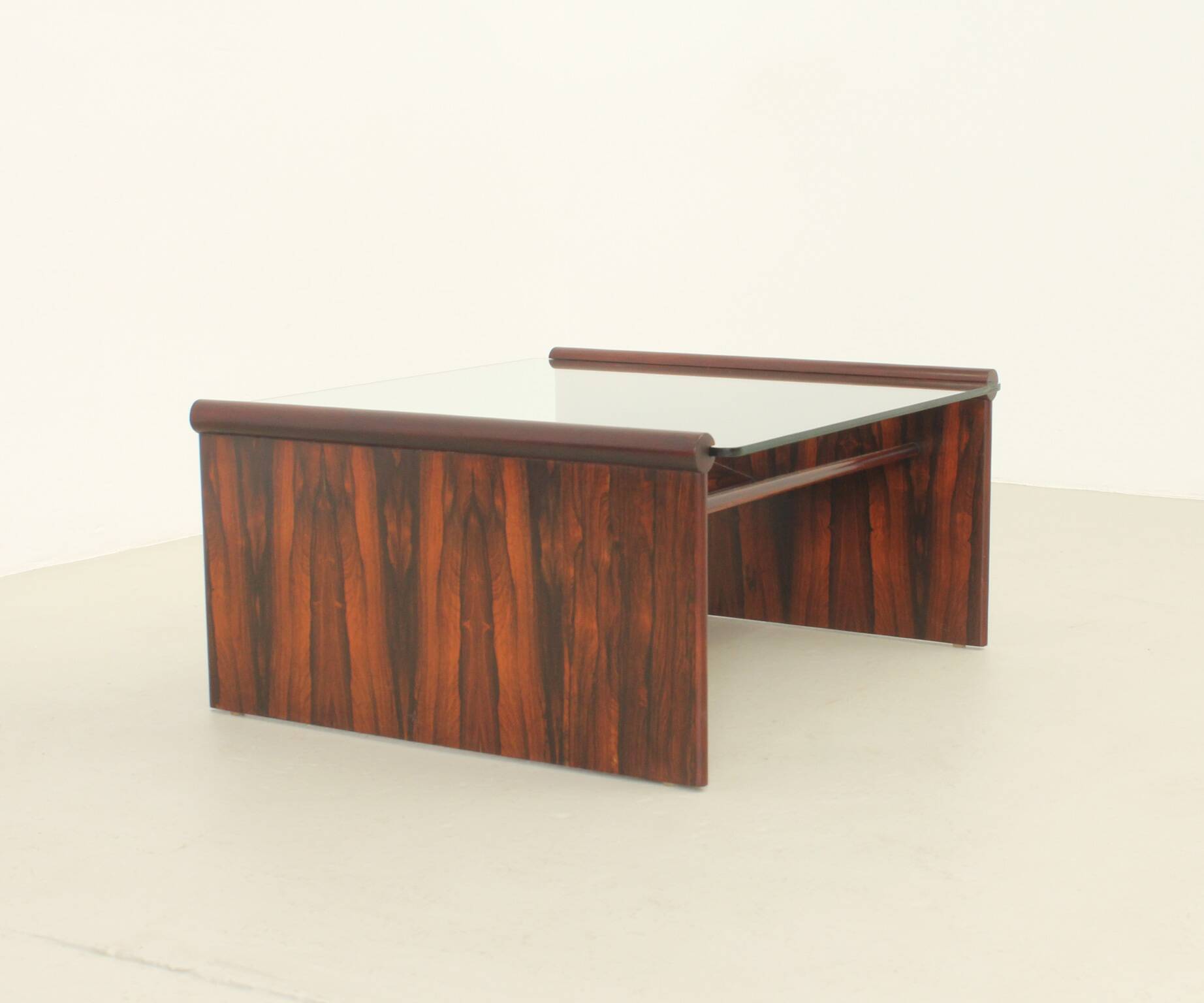Italian coffee table in rosewood with magazine rack, 1960s.