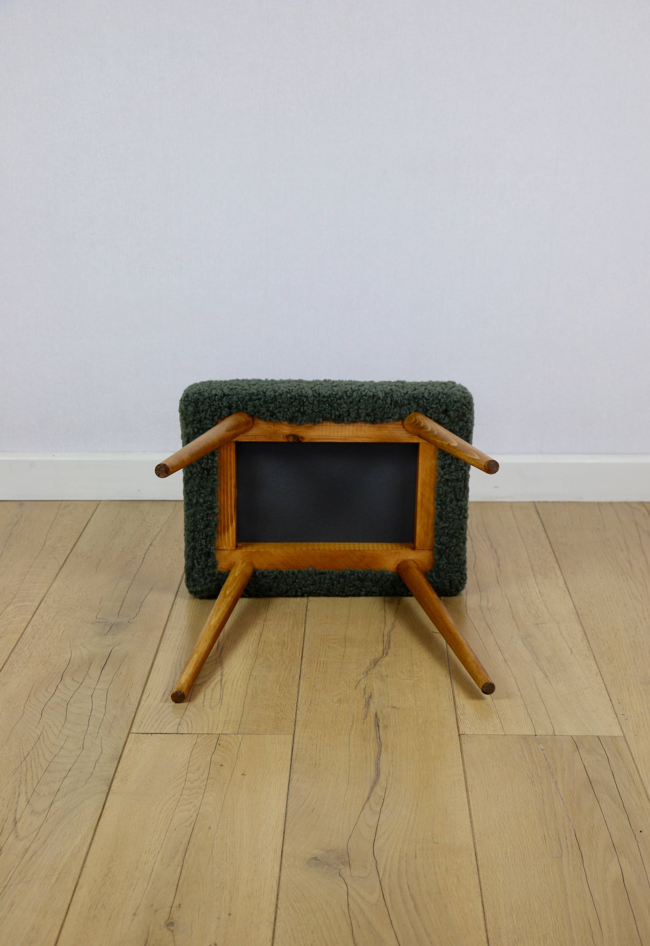 High stool seat boucle fleece green - round beech legs