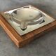 Cendrier design moderniste en bois et métal inox 16 x 16 cm