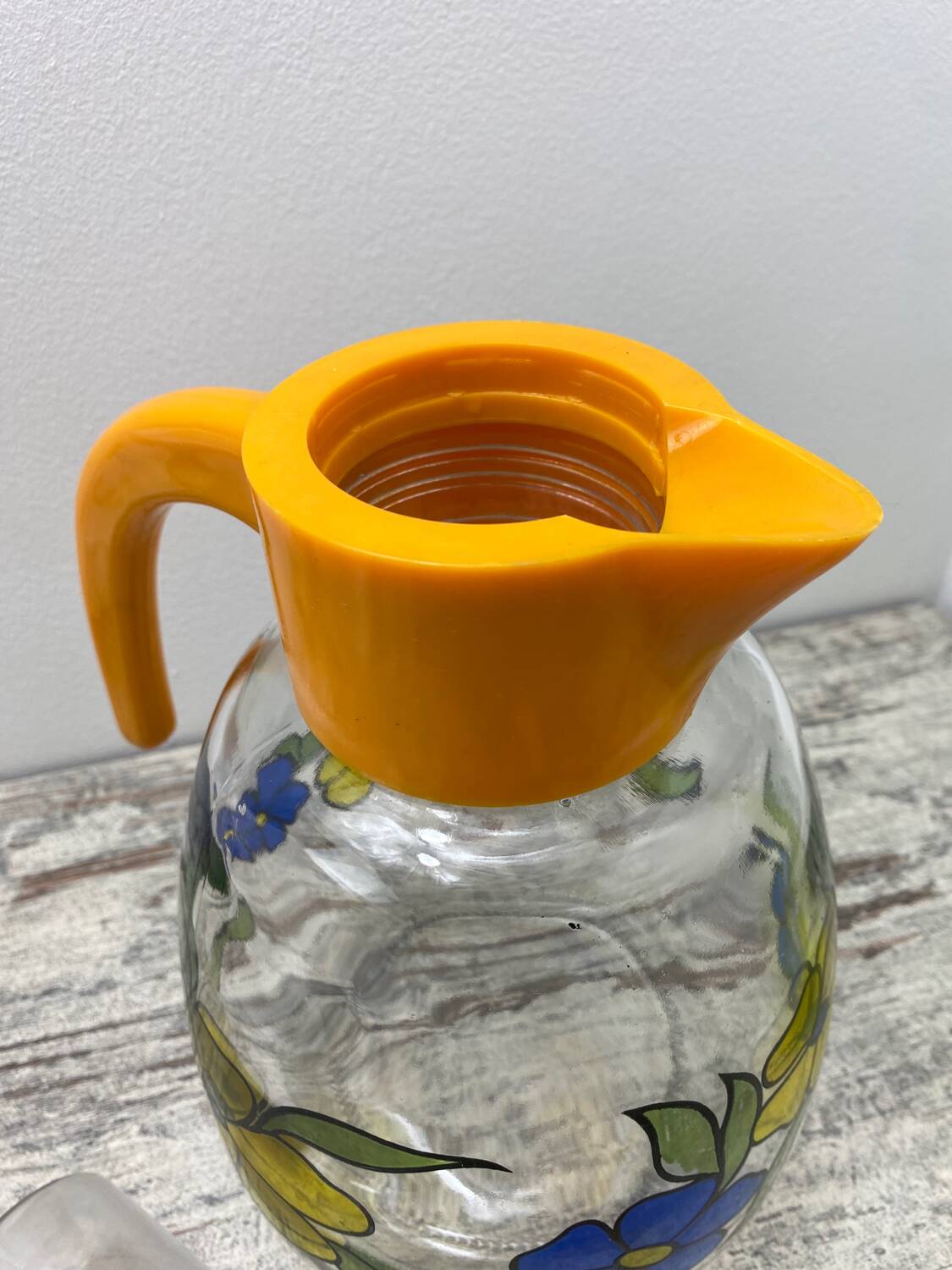 Refreshing glass carafe