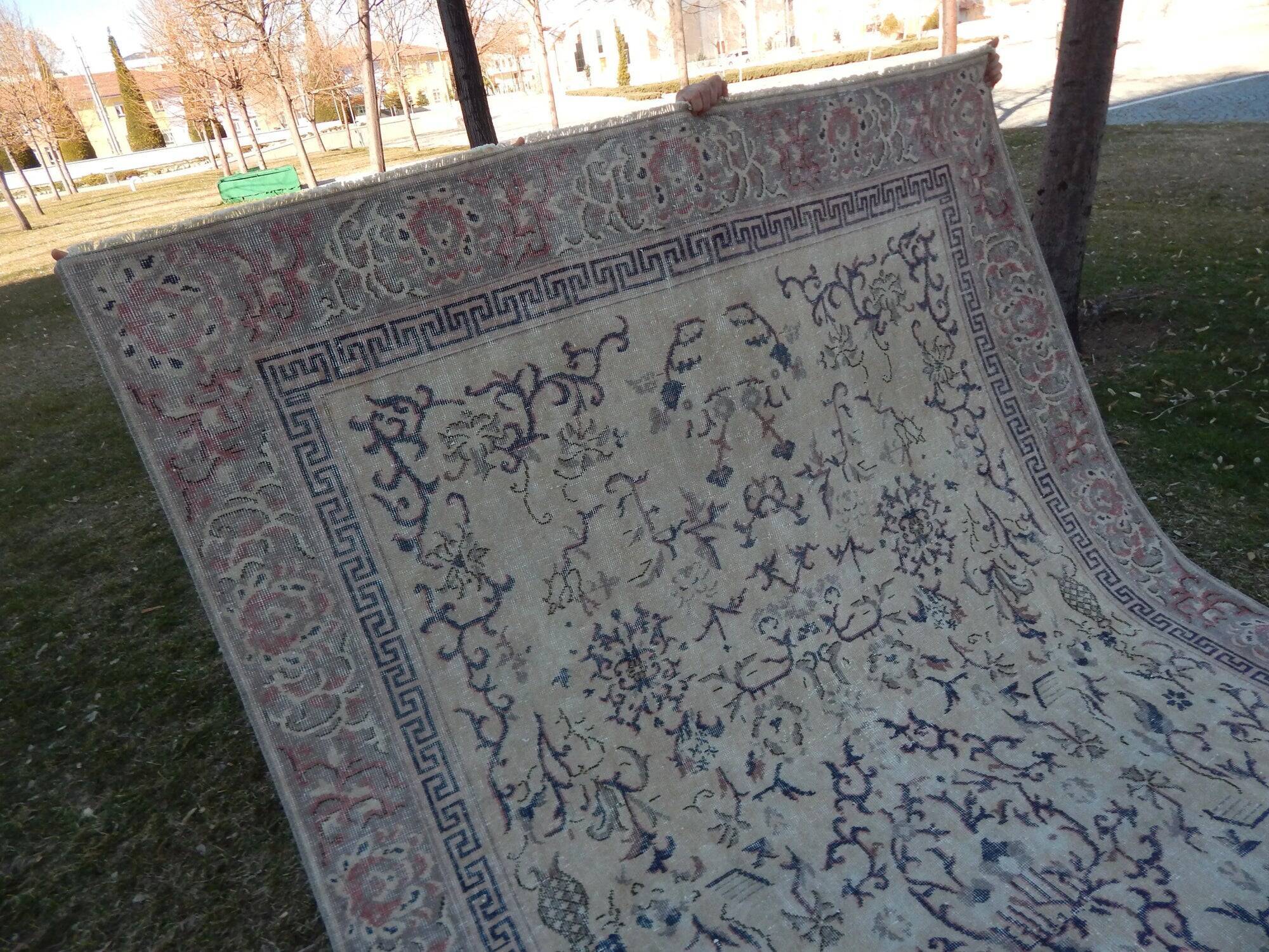 Vintage handmade Turkish rug 200x320 cm