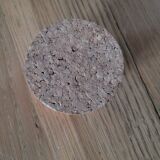 Carafe or pitcher with ice reservoir