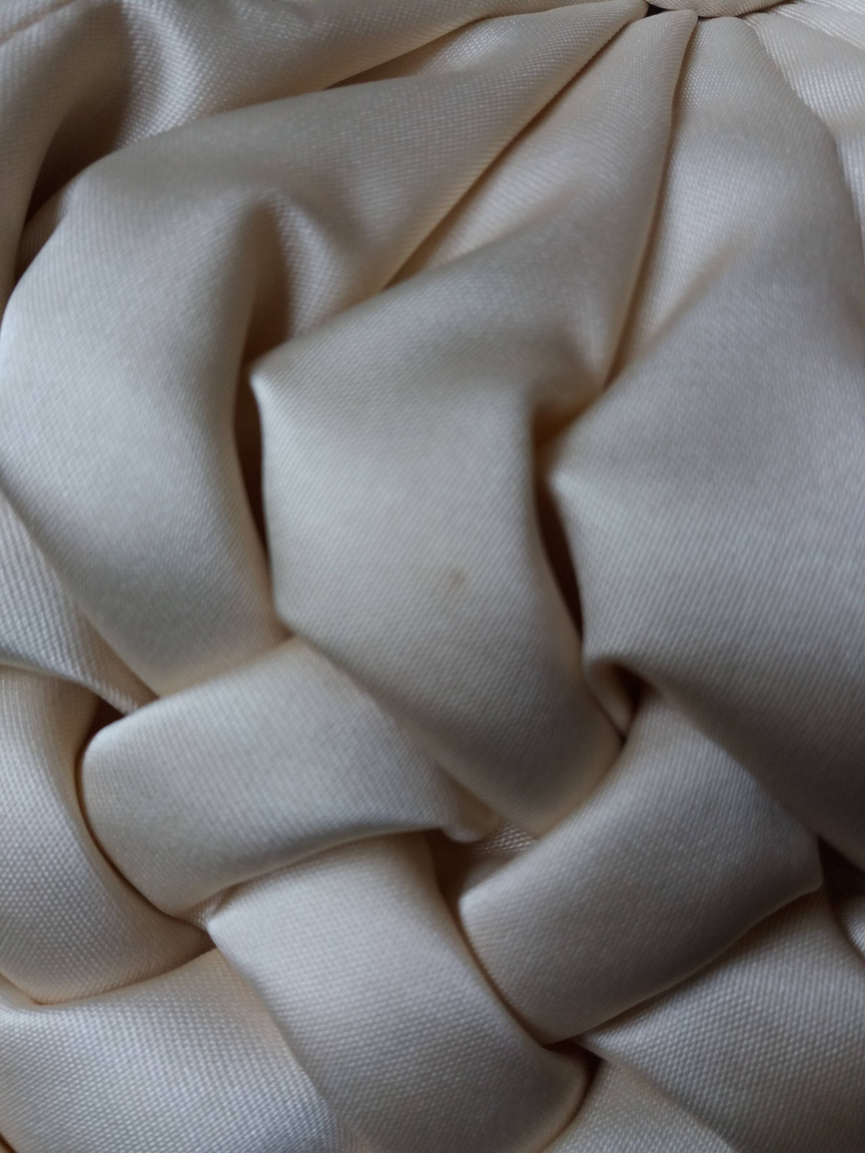 Coussin rond tissu satiné plissé diametre 39 cm