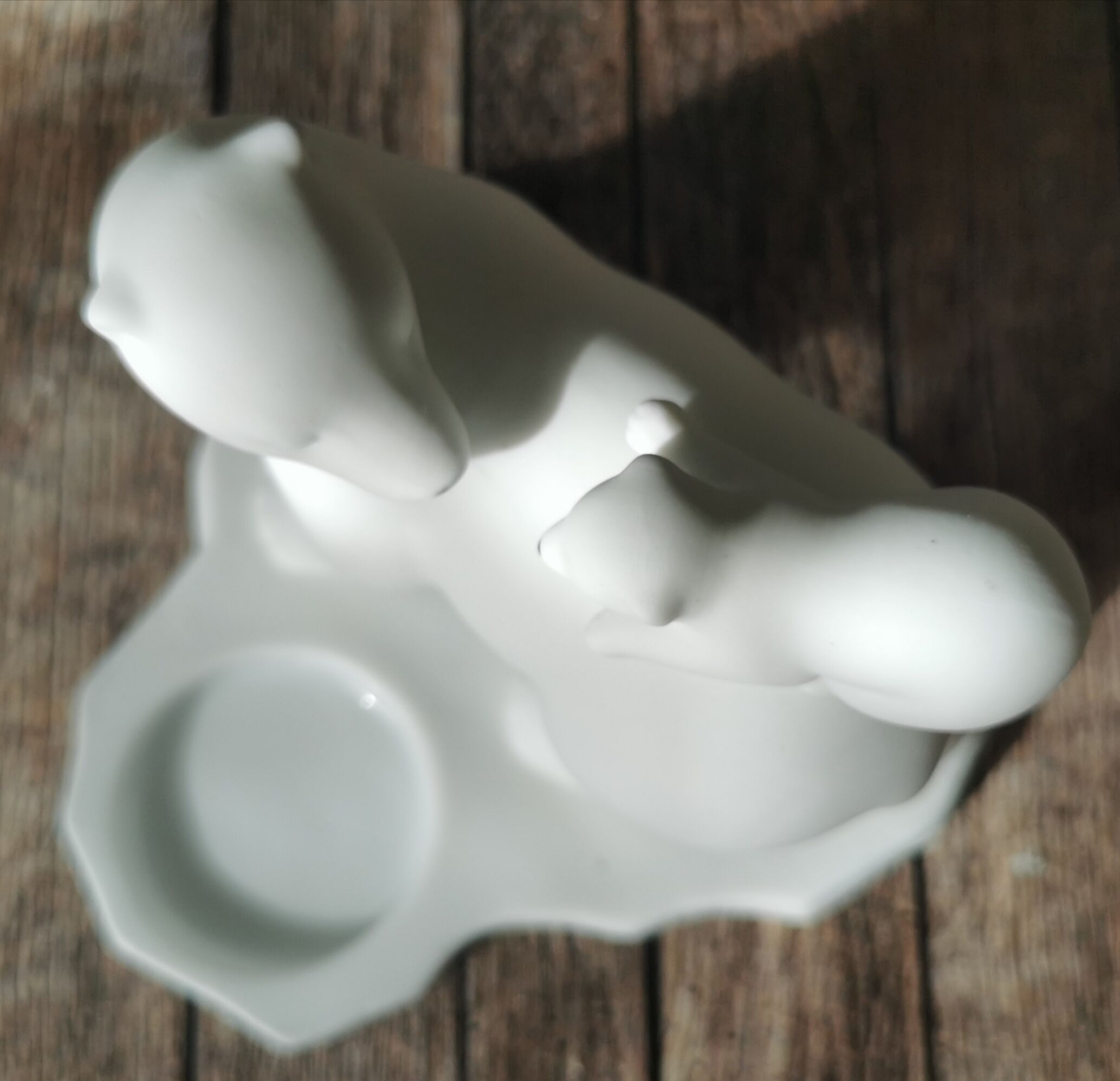 Polar bear candle holder