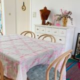 Linen bench tablecloth and pink overconting