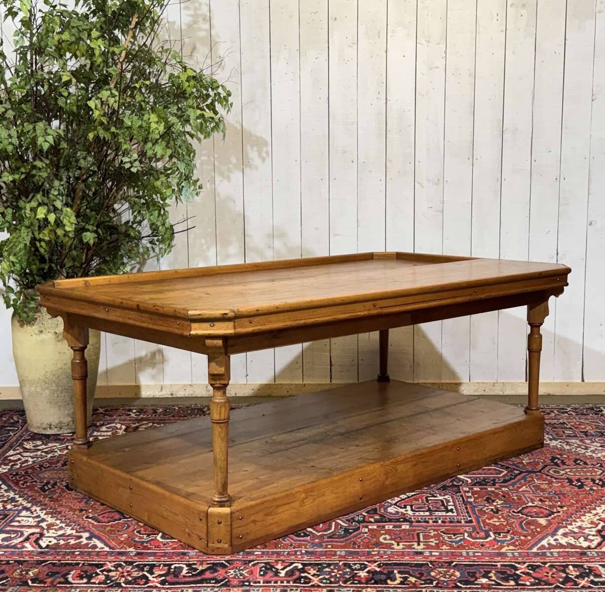 19th-century work table in English pine.