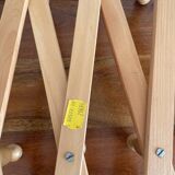 Accordion extendable coat rack
