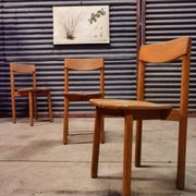 Lot de 3 chaises et 2 tabourets