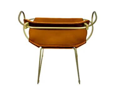 Pair of Hug bar stools in tobacco colour and brass metal.