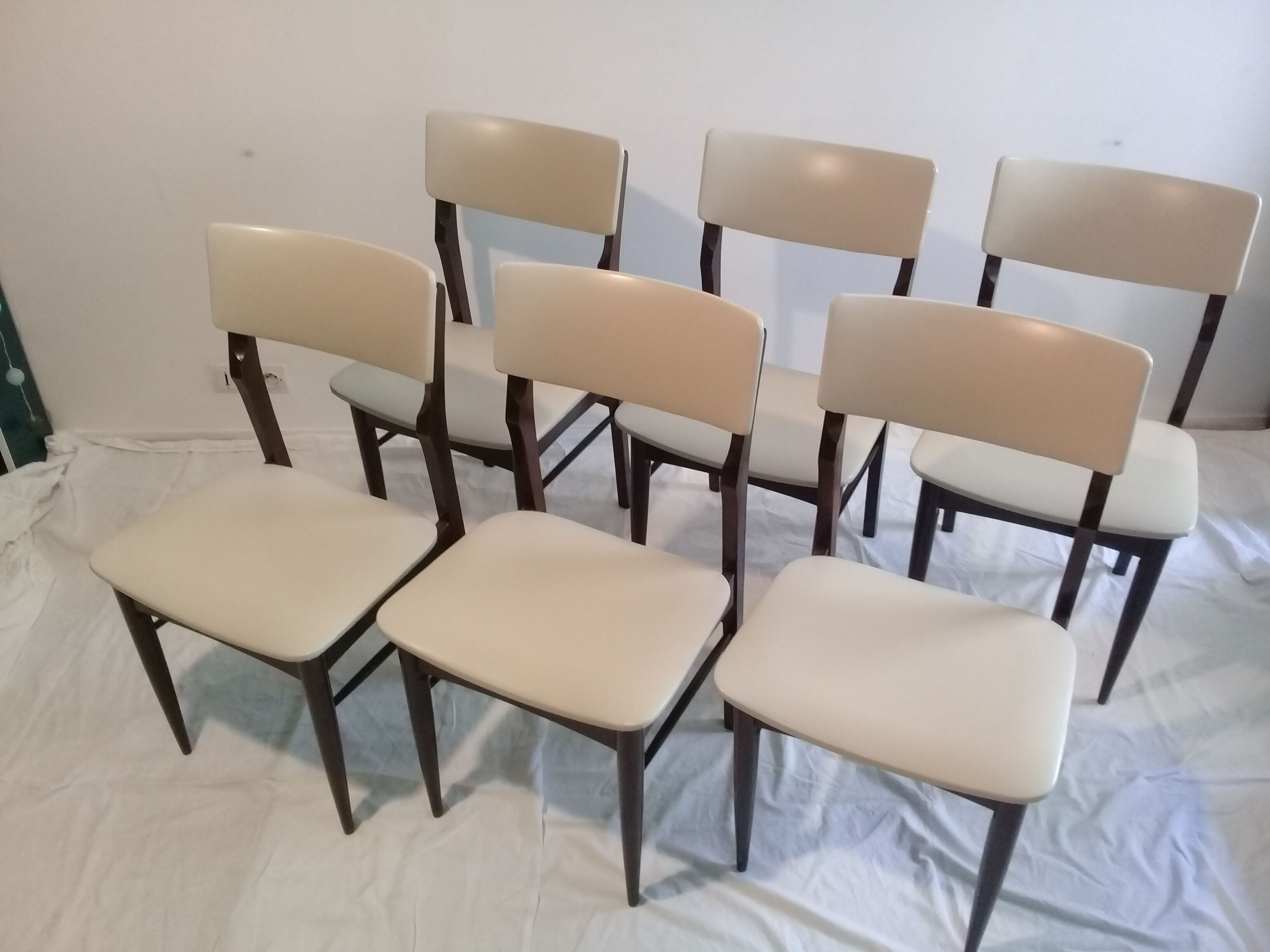 Suite of 6 scandinavian chairs