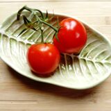 Leaf-shaped slip cup