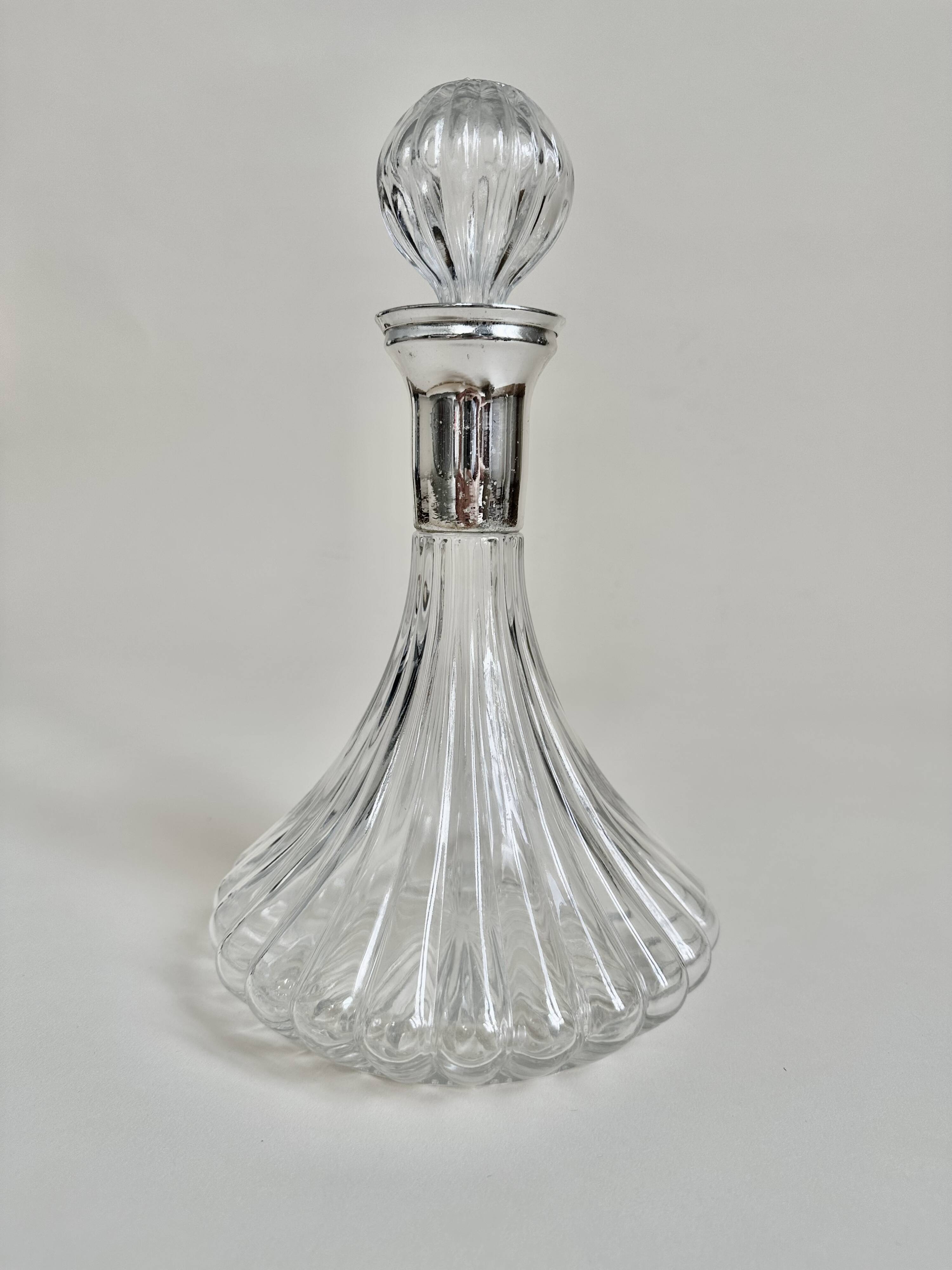 Glass decanter