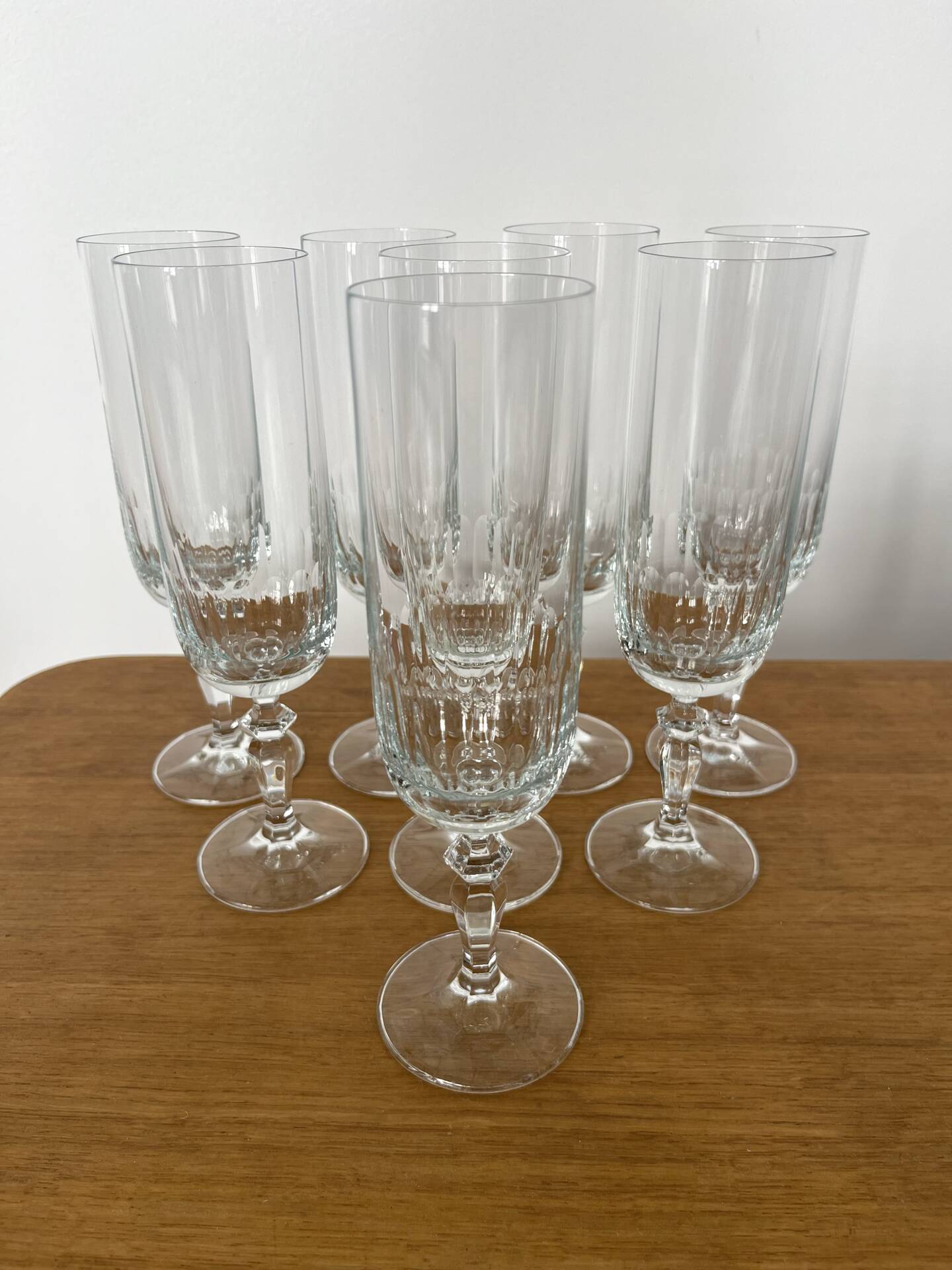 Set of 8 crystal champagne flutes in classic design.