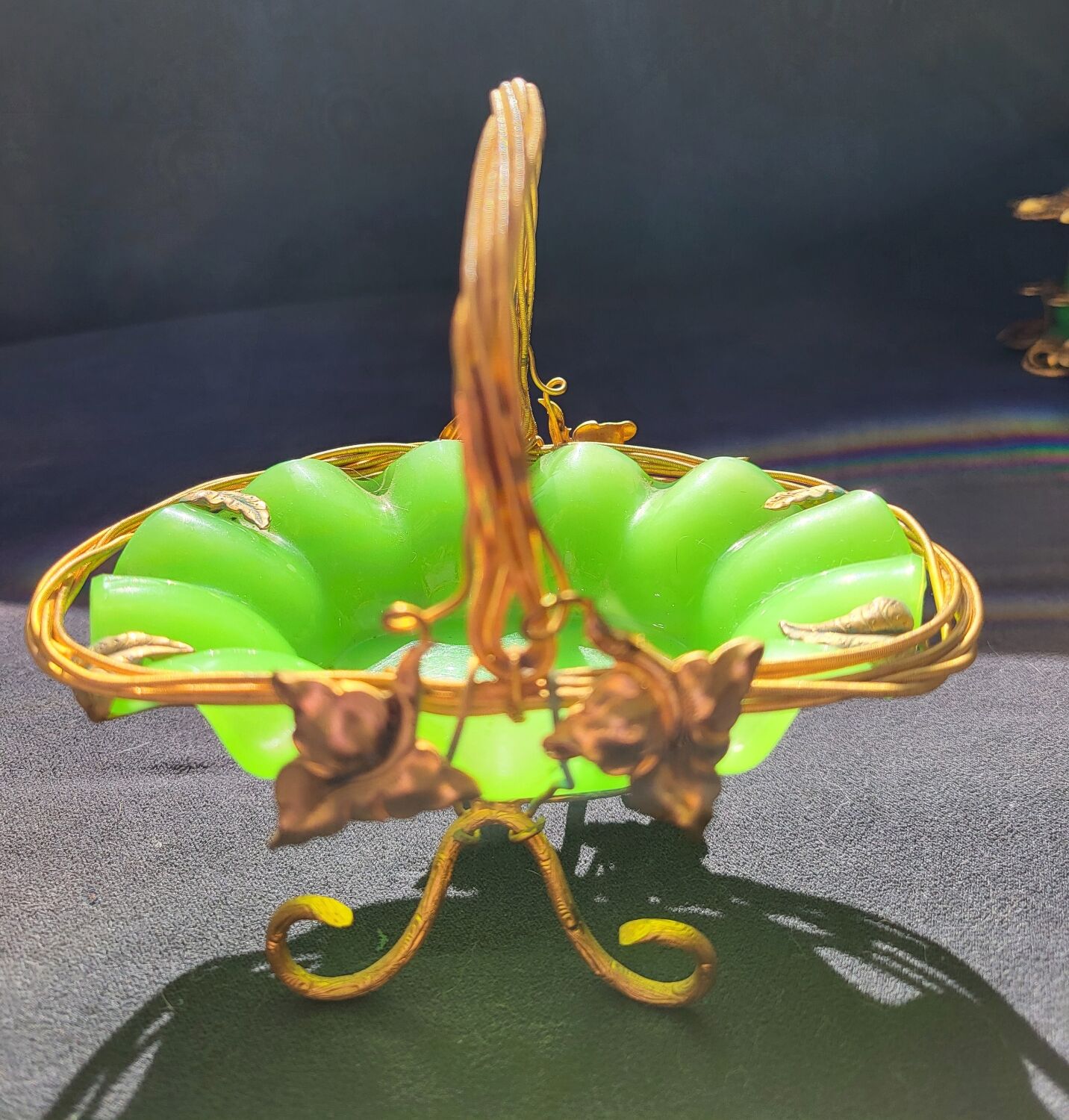 Empty pocket basket in green opaline (uranium/uraline)