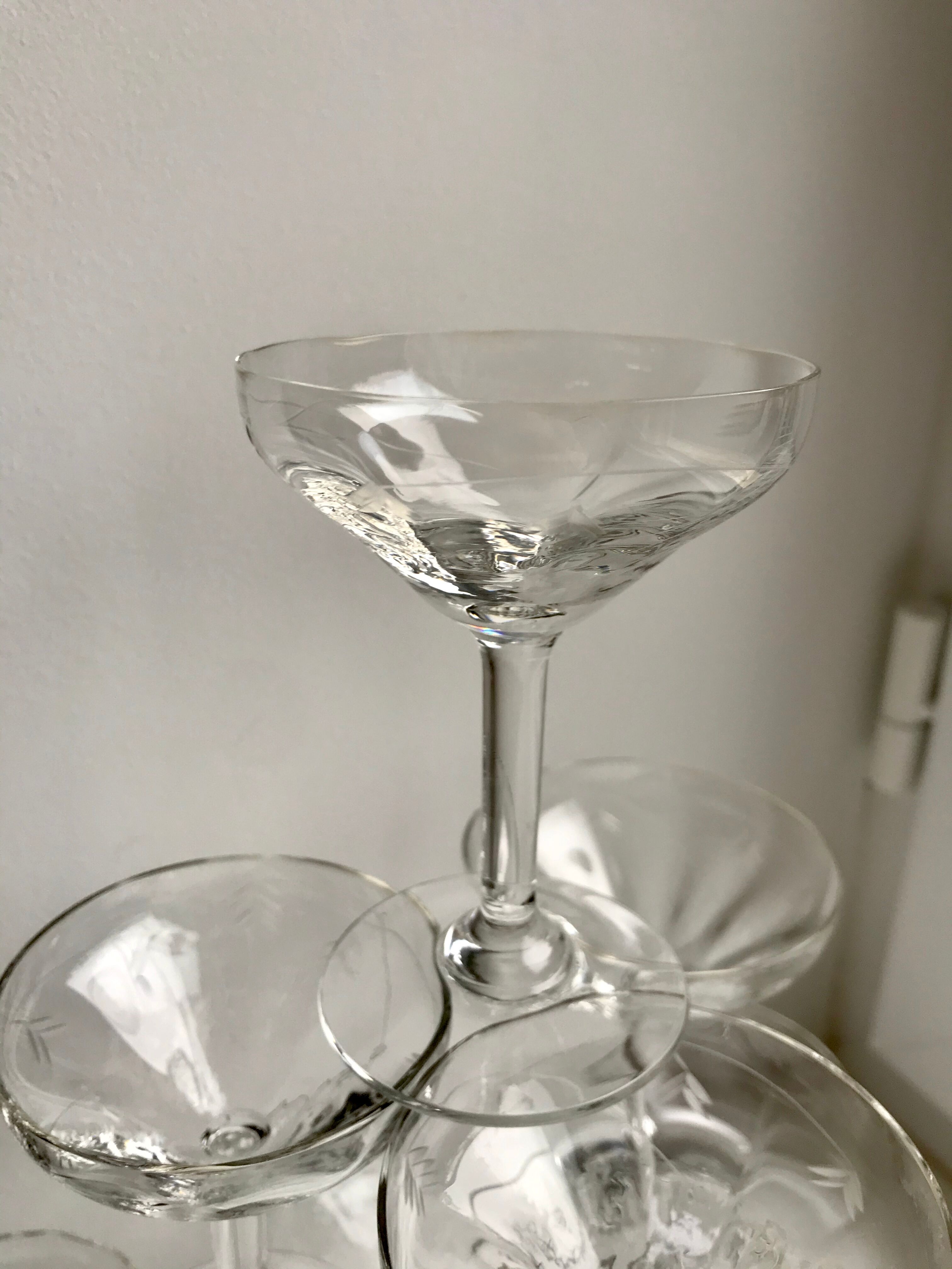 Set of 9 champagne coupettes engraved 40-50 years
