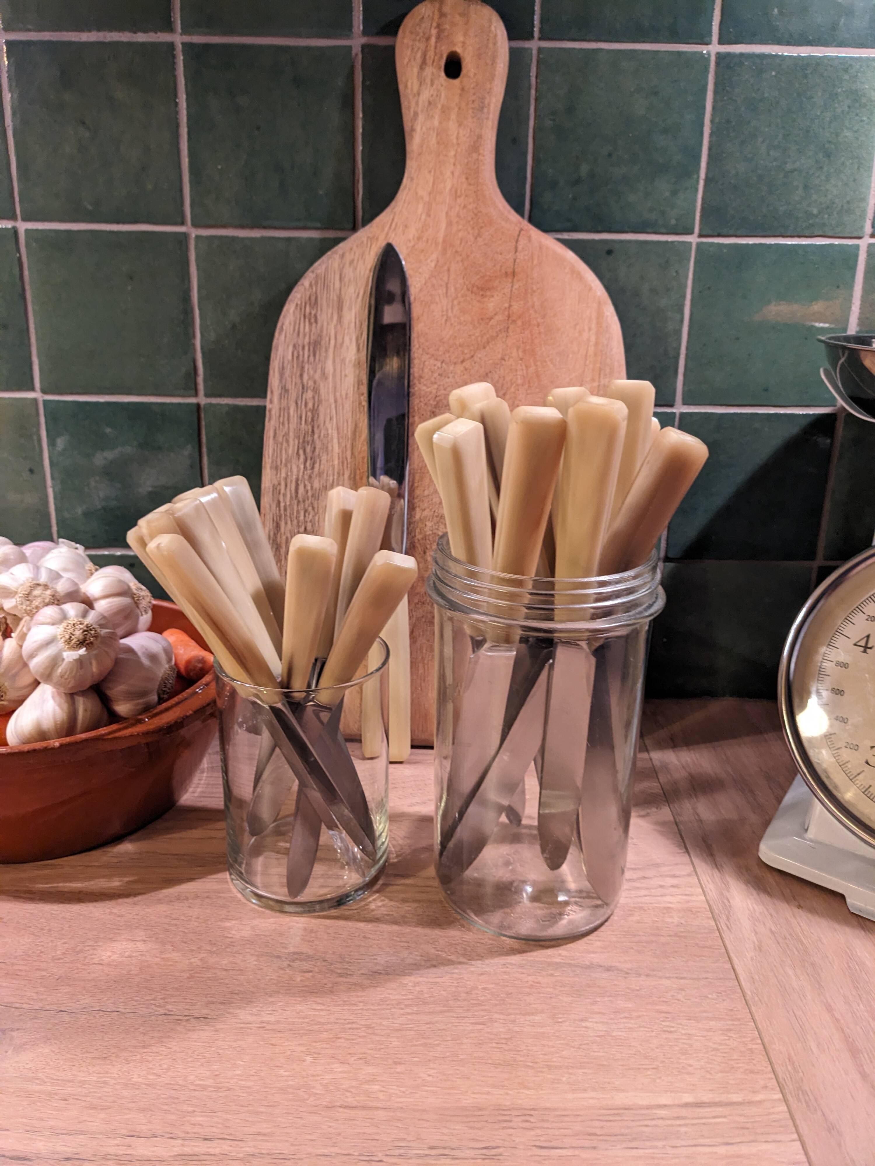 Set of 25 horn and stainless steel knives