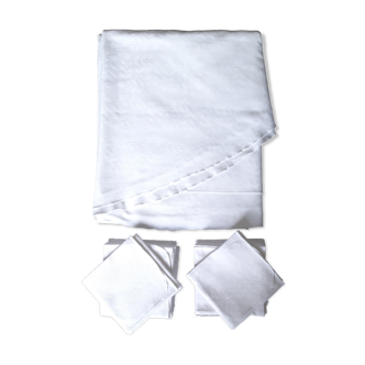 Tablecloth and 12 towels