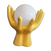Lampe mains en céramique jaune avec globe opaline blanche