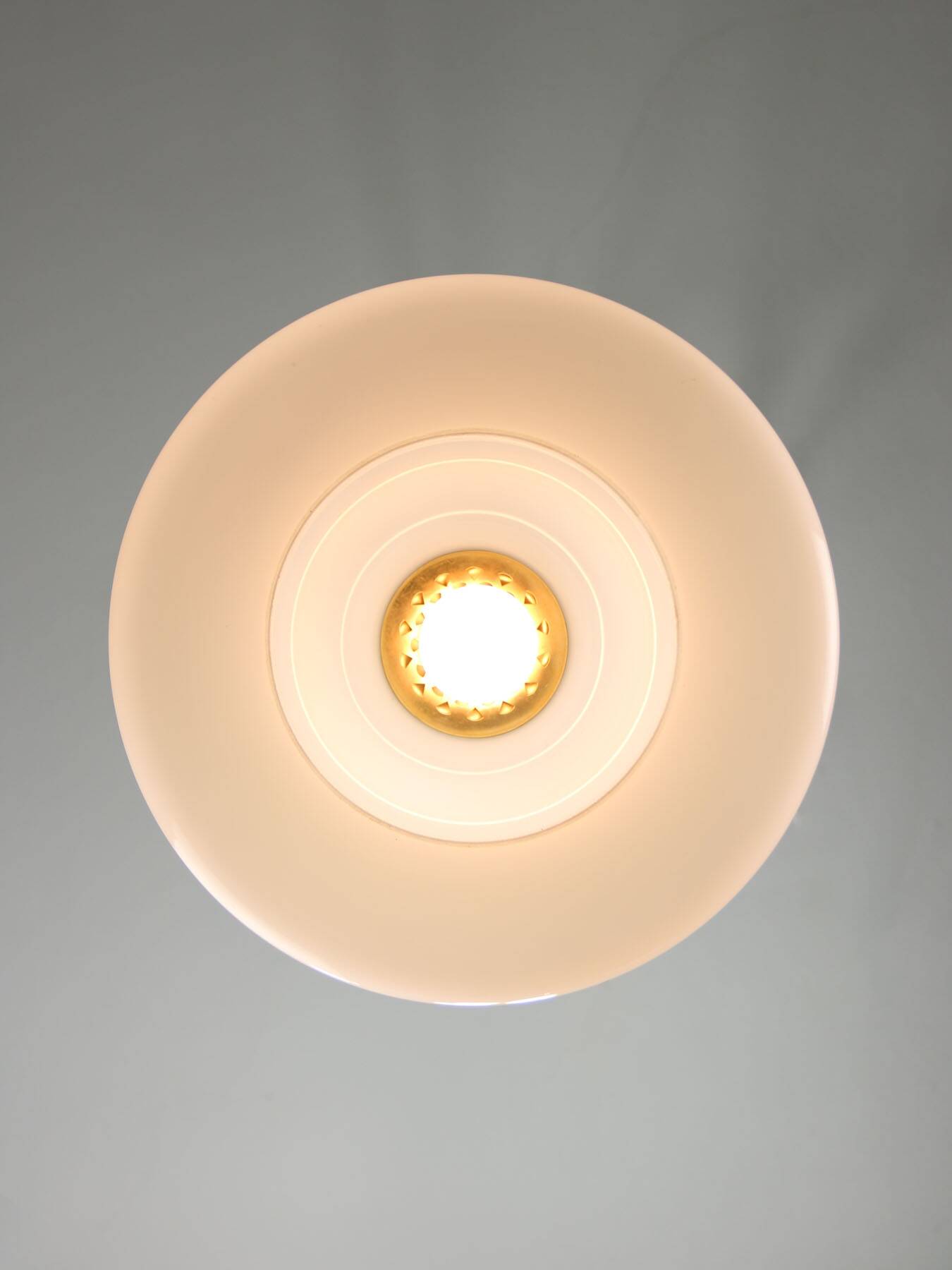 Lampe à Suspension Mid-Century en Laiton et Opaline, Italie, 1950s
