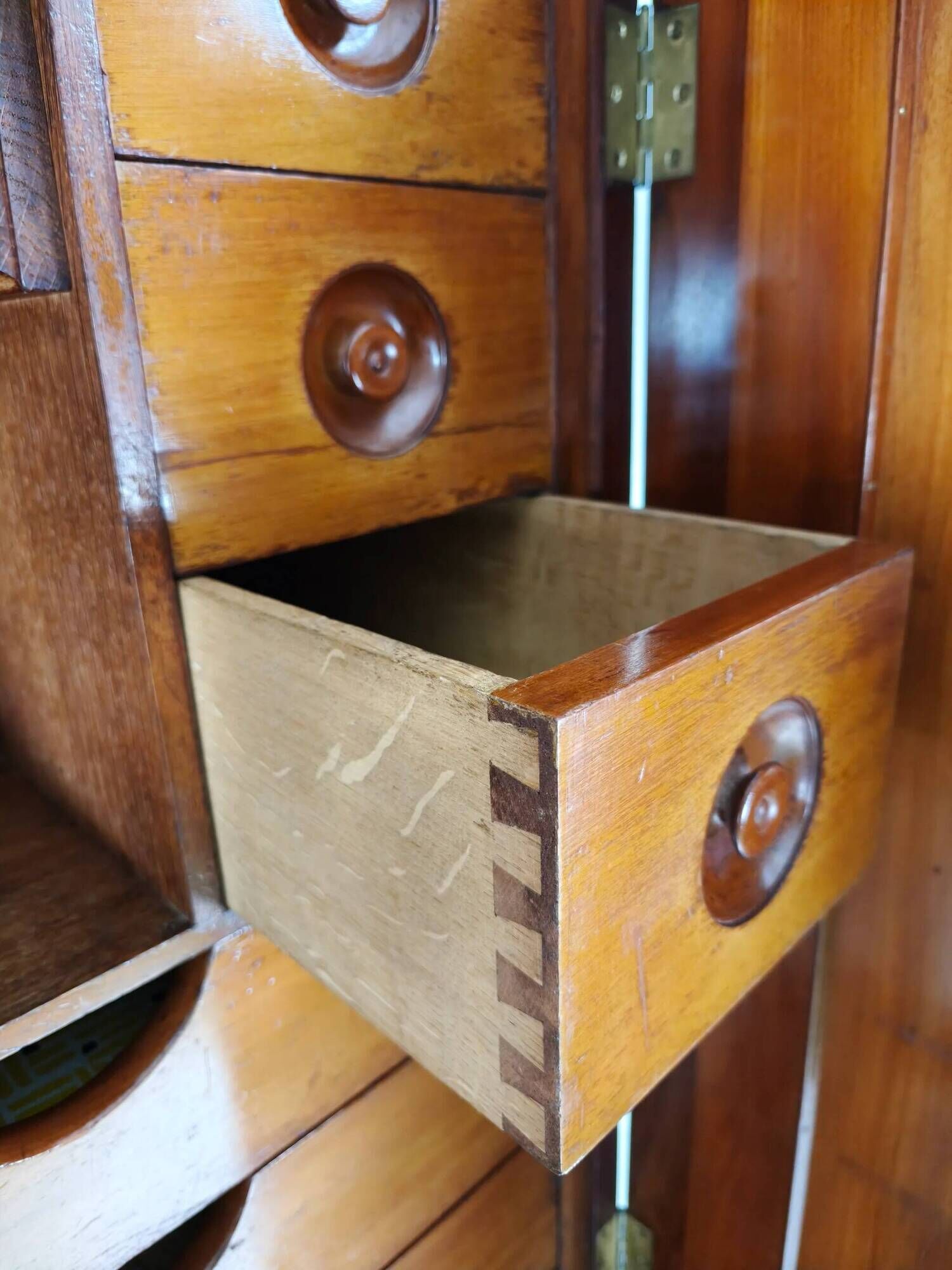 High-quality late 19th-century mahogany wardrobe by H. Pander & Zonen