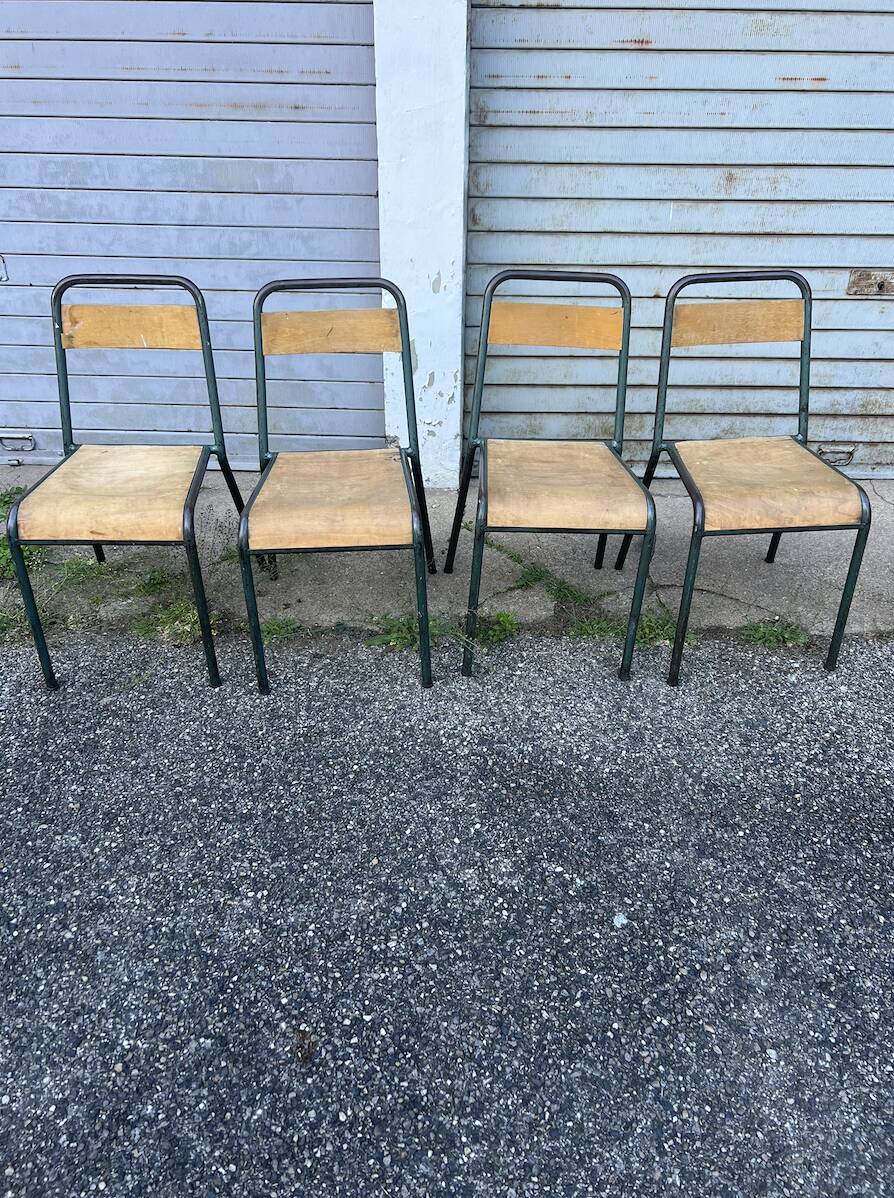 (Lot) 26 old school/bistro chairs Stella