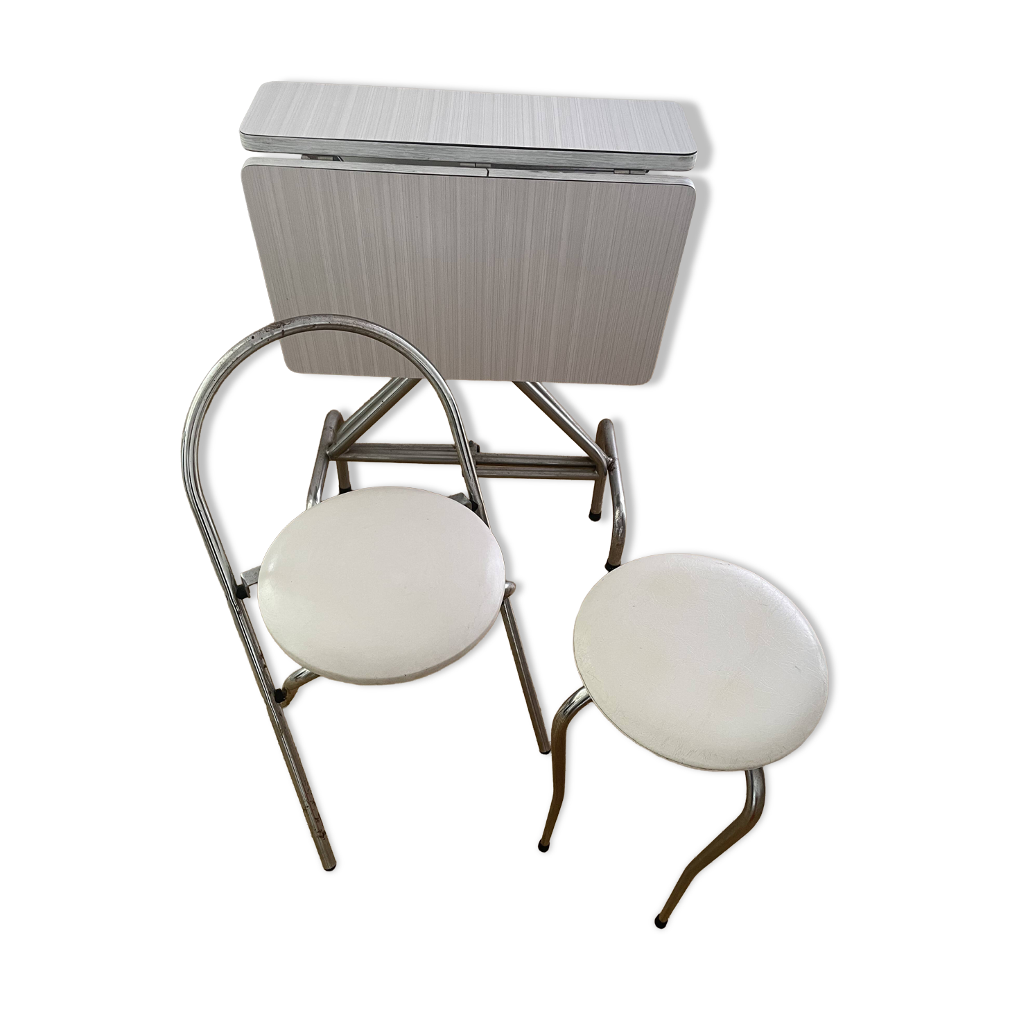 Small stools in metal and faux leather.