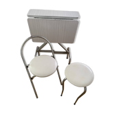 Petits tabourets en métal et skai