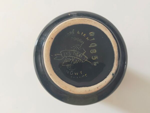 Vase noir décor de lys tigres en émaux polychromes, Longwy, Louis Valenti