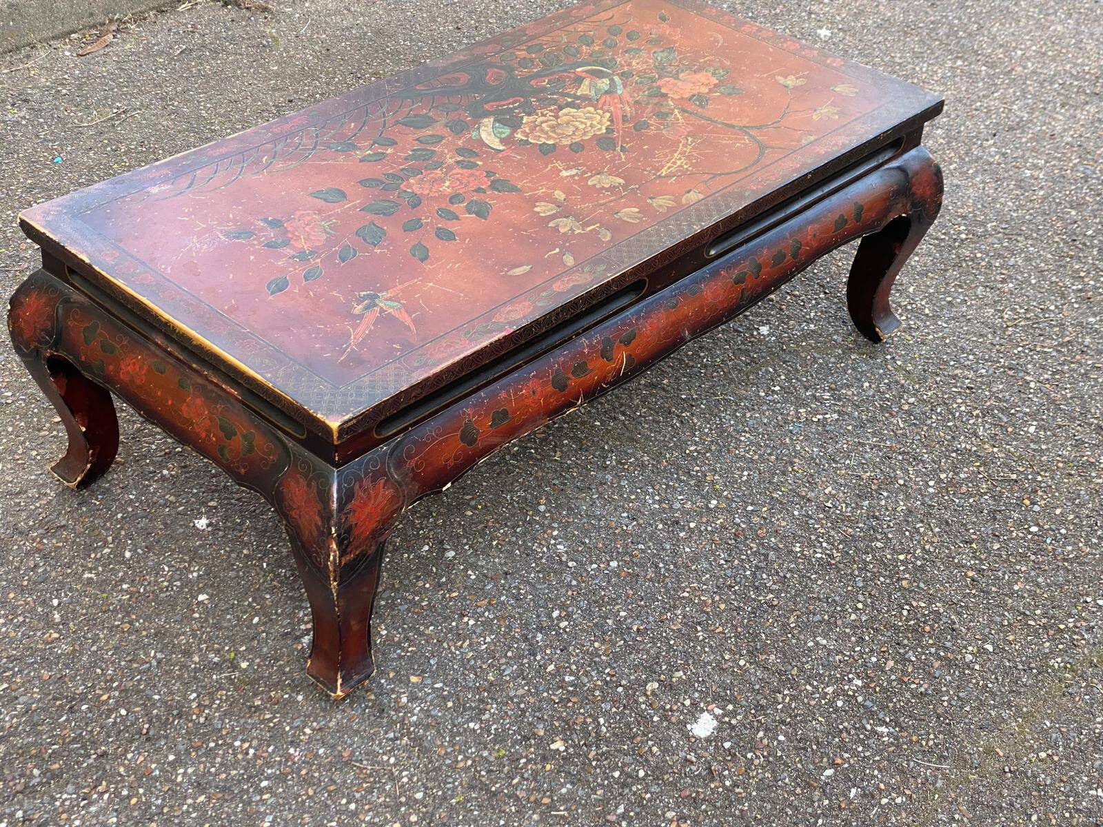 Table basse asiatique motifs fleurs
